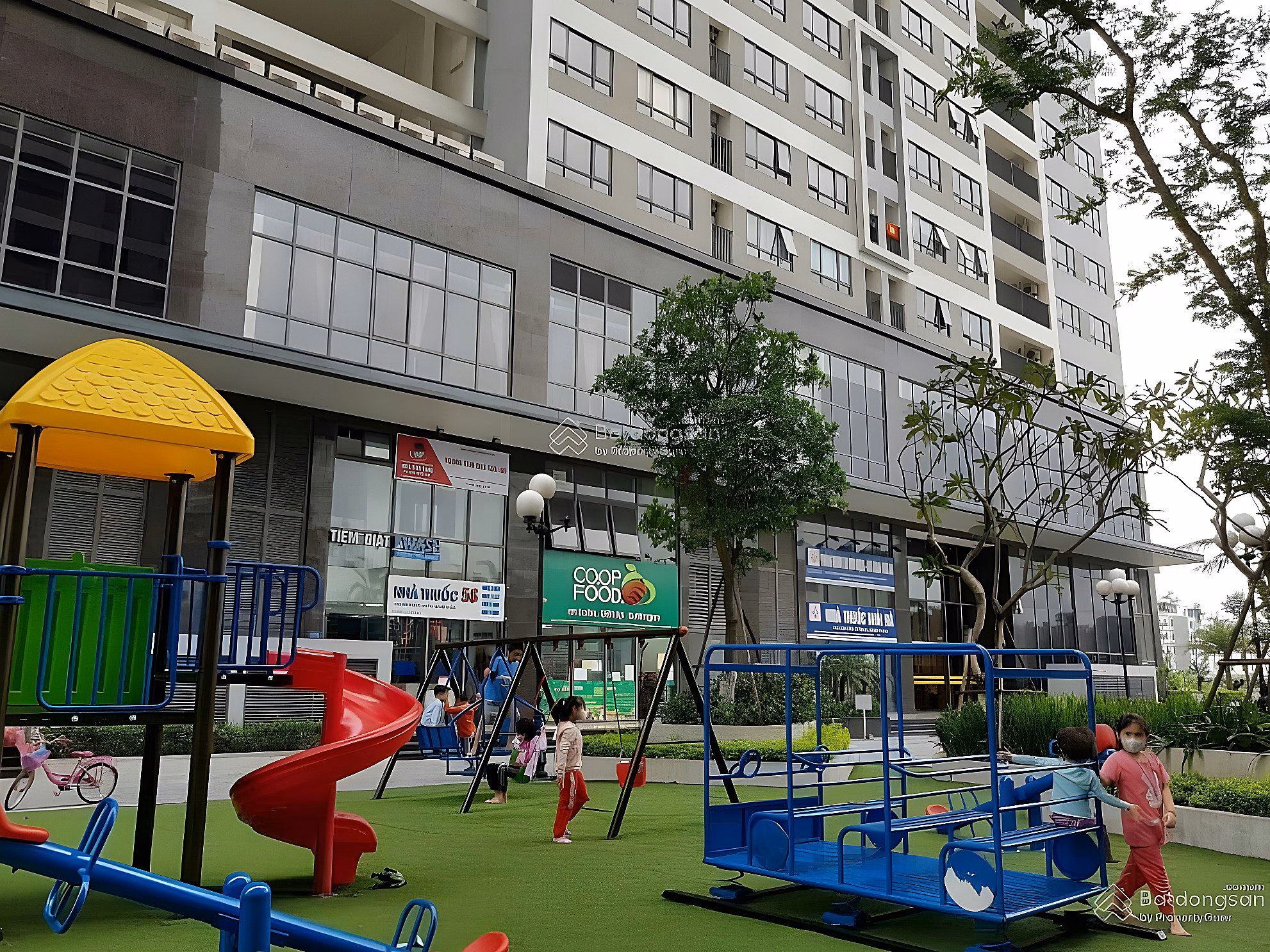 Selling 2-bedroom apartment, area 70m, full beautiful furniture, price 5.5 billion Thai Ha apartment Ministry of Public Security Pham Van Dong