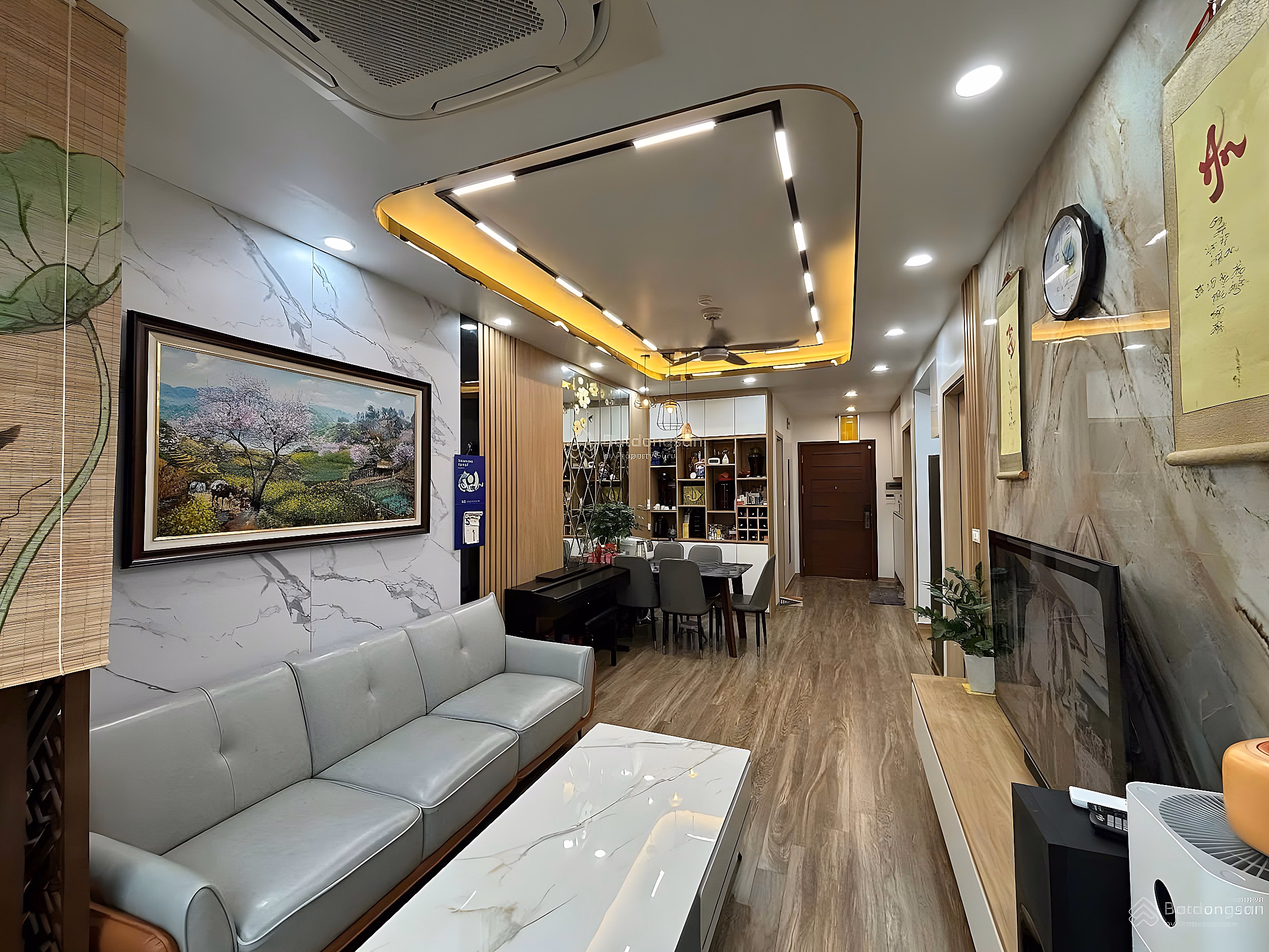 Selling 2-bedroom apartment, area 70m, full beautiful furniture, price 5.5 billion Thai Ha apartment Ministry of Public Security Pham Van Dong