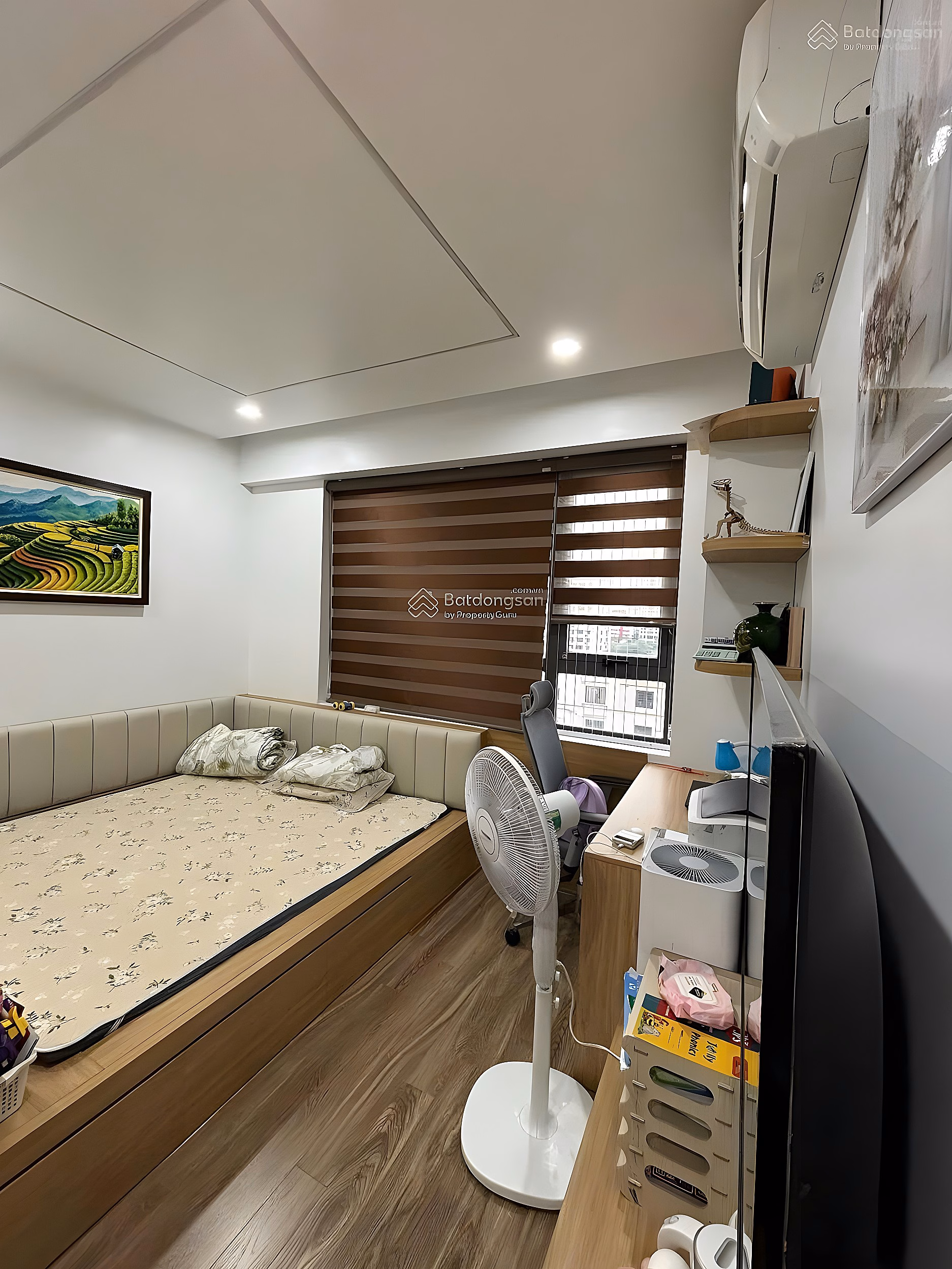Selling 2-bedroom apartment, area 70m, full beautiful furniture, price 5.5 billion Thai Ha apartment Ministry of Public Security Pham Van Dong