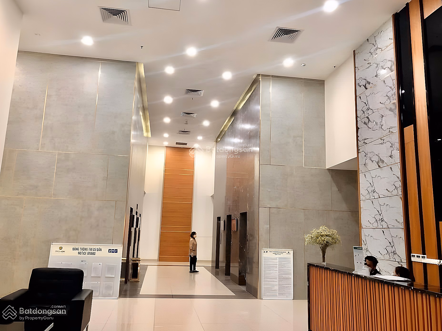 Selling 2-bedroom apartment, area 70m, full beautiful furniture, price 5.5 billion Thai Ha apartment Ministry of Public Security Pham Van Dong