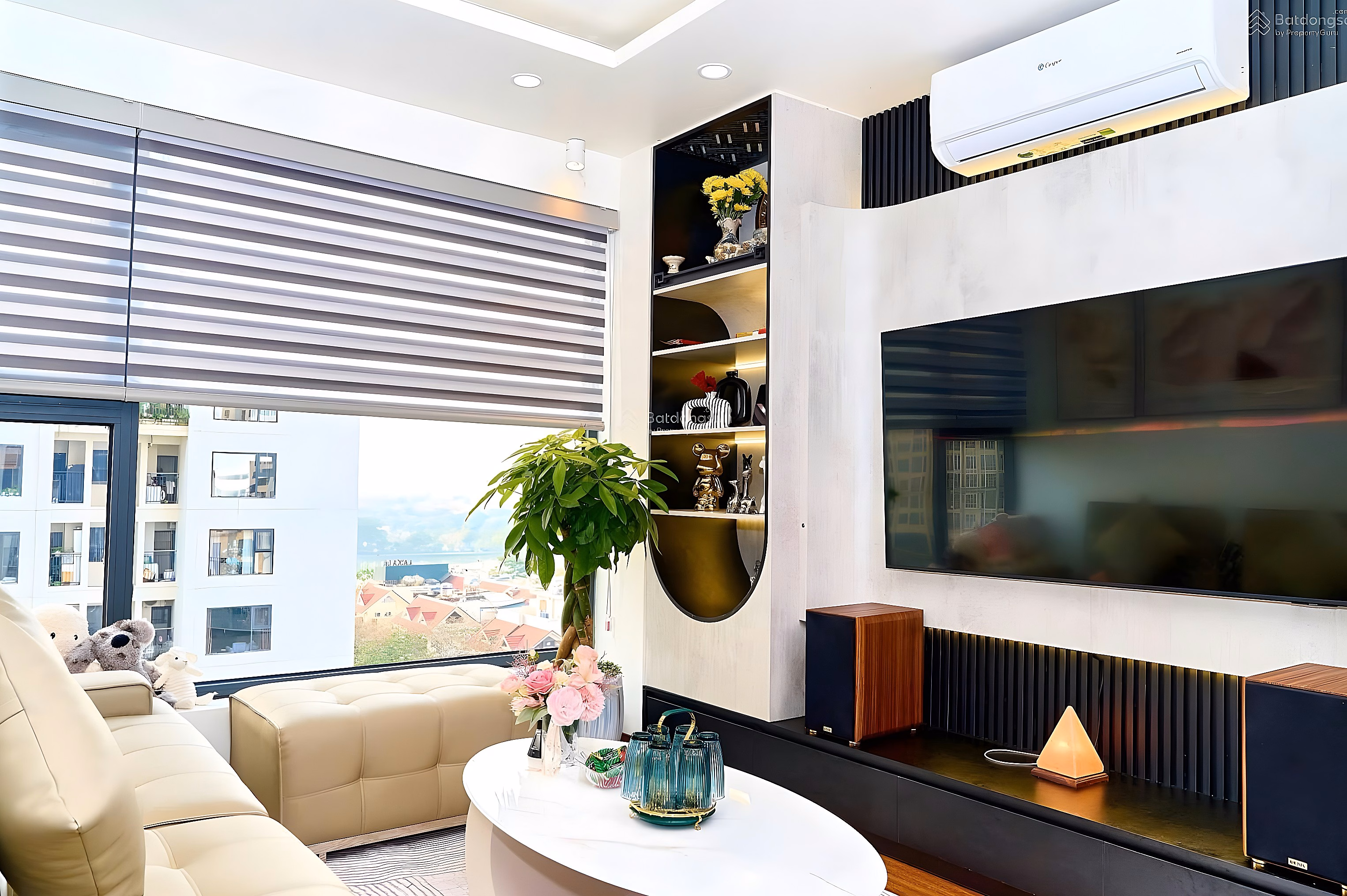 Selling a corner apartment of 83m 3 bedrooms, lake view, full beautiful furniture, price 7.9 billion An Binh City Pham Van Dong.
