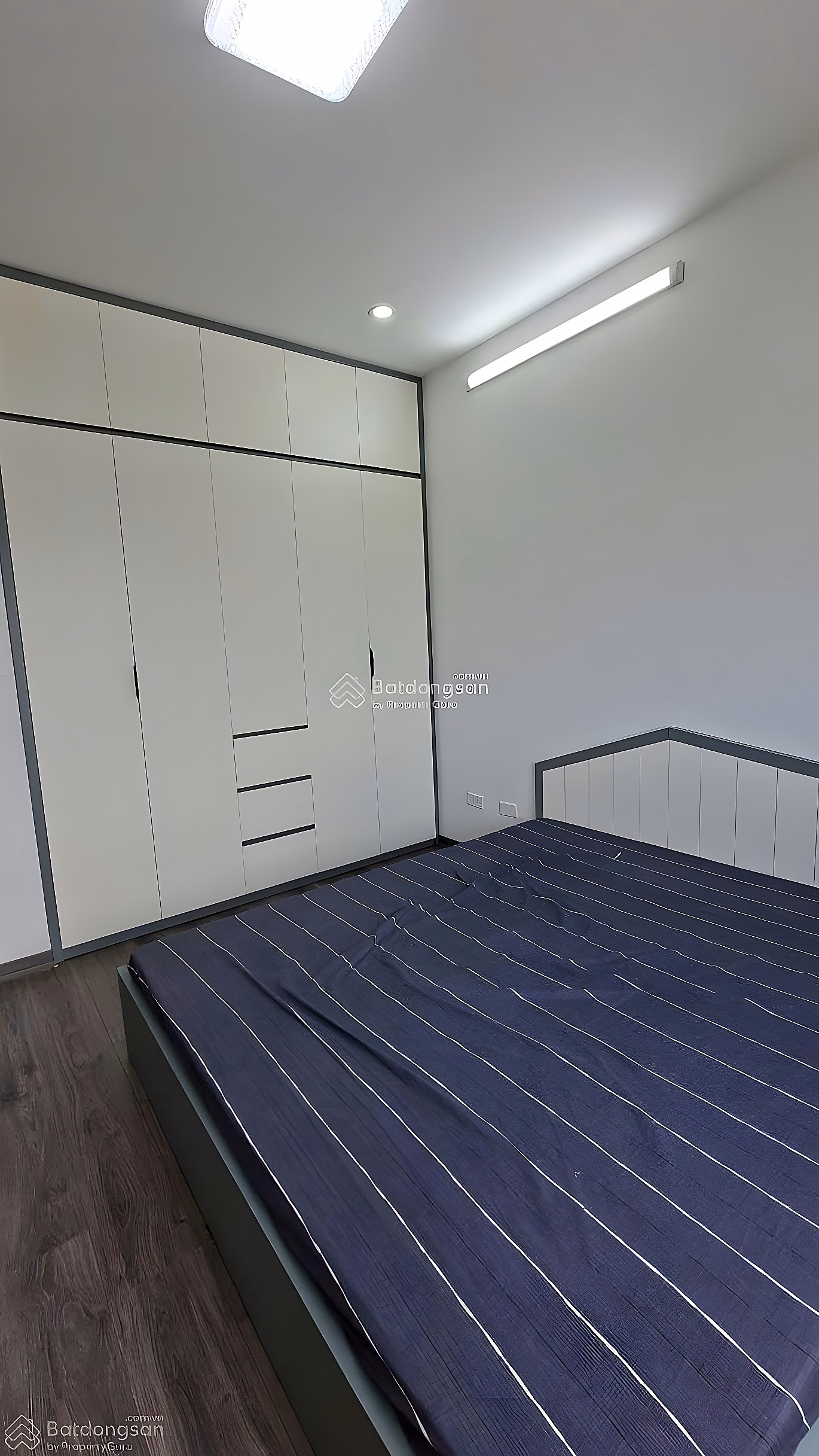 The owner sells a beautiful apartment in Viet Hung urban area, 100m2, 6 billion 1