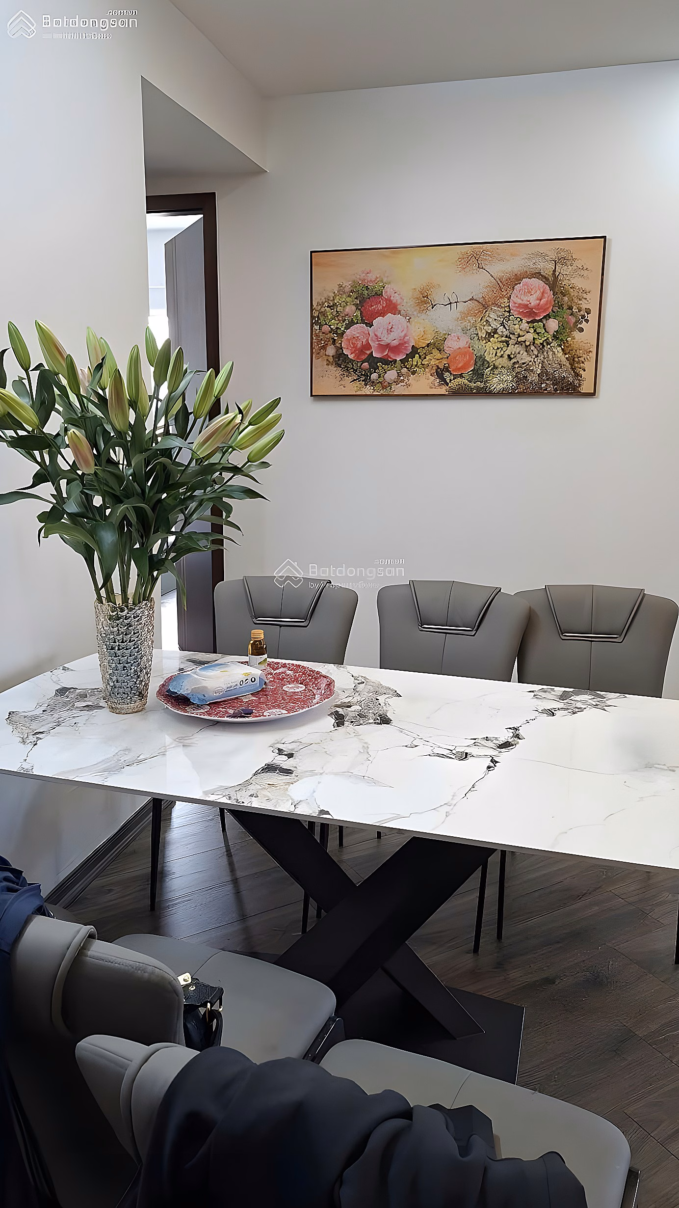 The owner sells a beautiful apartment in Viet Hung urban area, 100m2, 6 billion 1