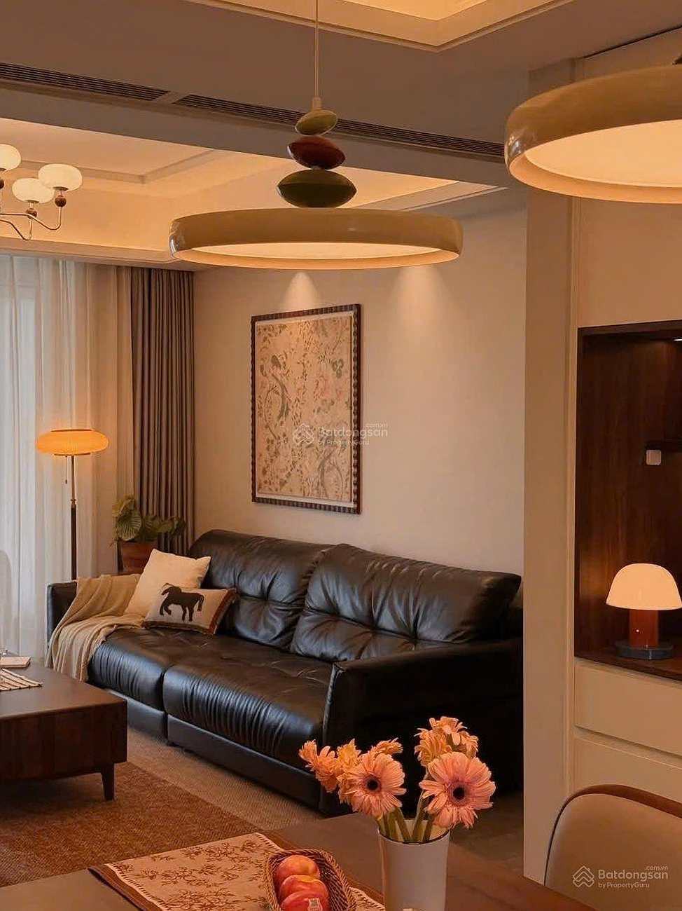 Selling 2-bedroom apartment at Oriental Plaza 685 Au Co, great price 4 billion VND, 77m2