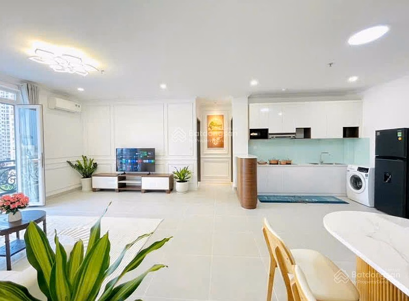 Pham Van Dong Train Station, 2 bedrooms (50m²), handbook, 100% new house, 70% bank, high floor, elevator