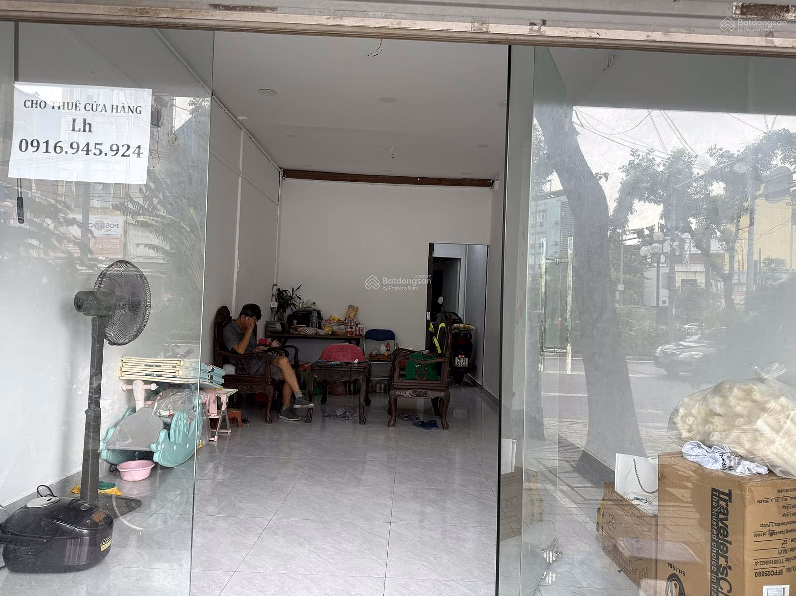The owner leases business premises on the 1st floor, 132 Giang Vo, opposite Cat Linh station