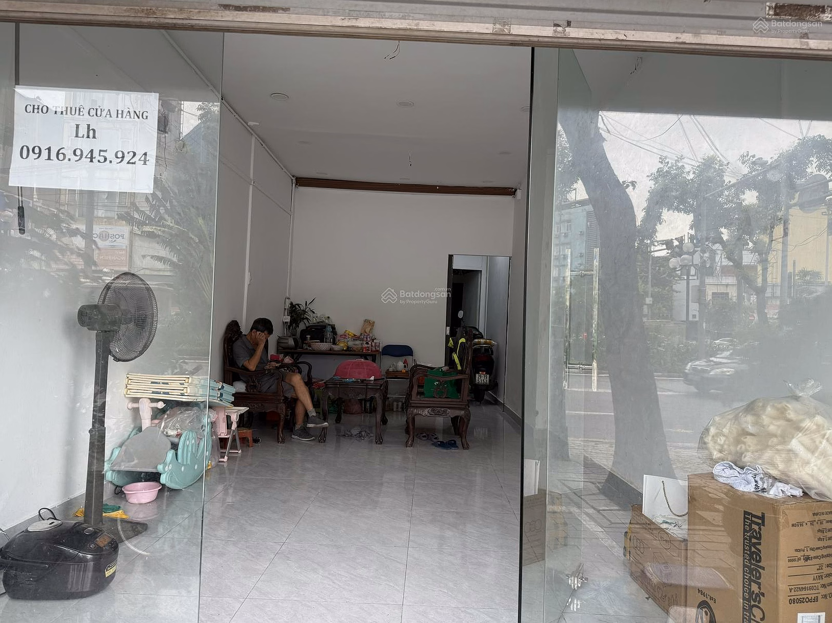 The owner leases business premises on the 1st floor, 132 Giang Vo, opposite Cat Linh station