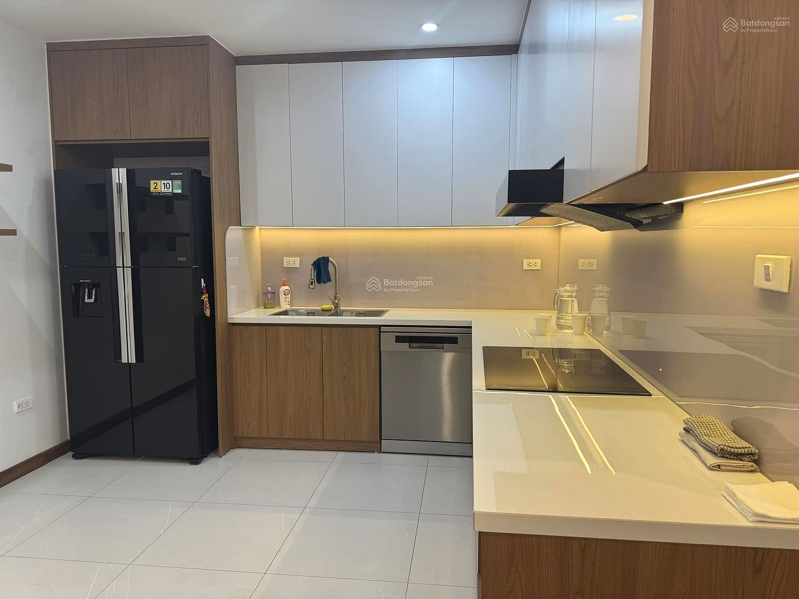 Selling Golden Park Apartment - No. 2 Pham Van Bach, 131m², 3 bedrooms - 0975 118 ***
