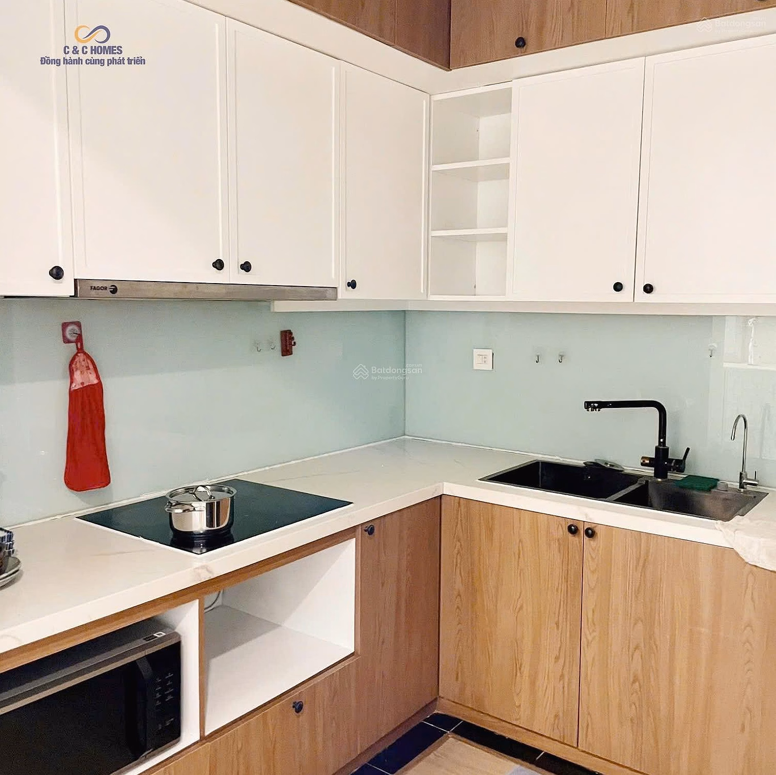 95 million/m2? Shocked at the cheapest apartment in Timescity. 95m2 apartment can easily be converted into 3 bedrooms. Contact Duy 0926 403 ***