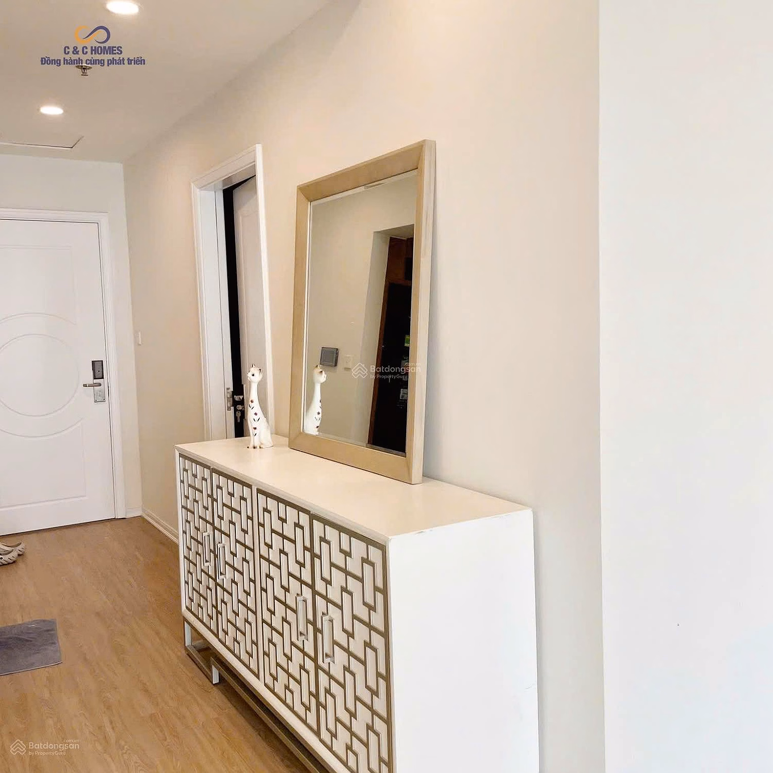 95 million/m2? Shocked at the cheapest apartment in Timescity. 95m2 apartment can easily be converted into 3 bedrooms. Contact Duy 0926 403 ***
