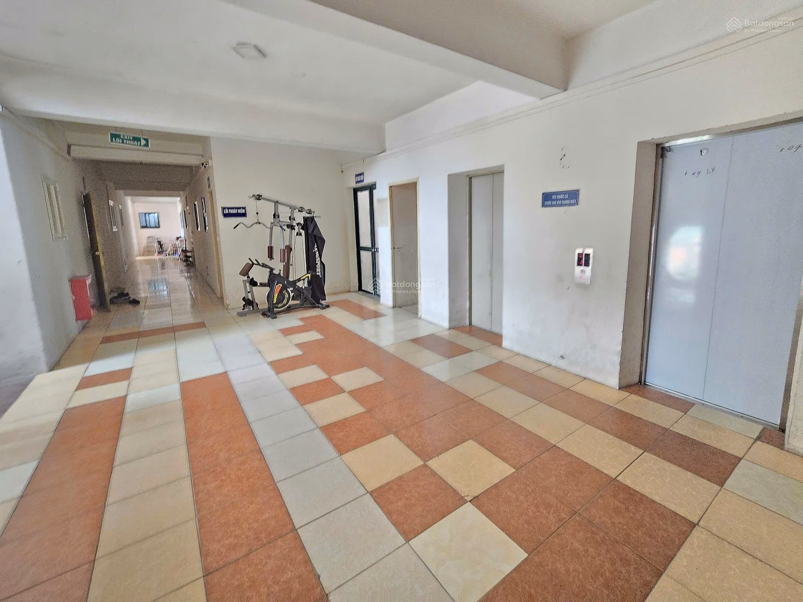 FOR SALE 75M2 - CORNER APARTMENT - LOW FLOOR IN ME TRI HA URBAN AREA - NHH 5 BILLION