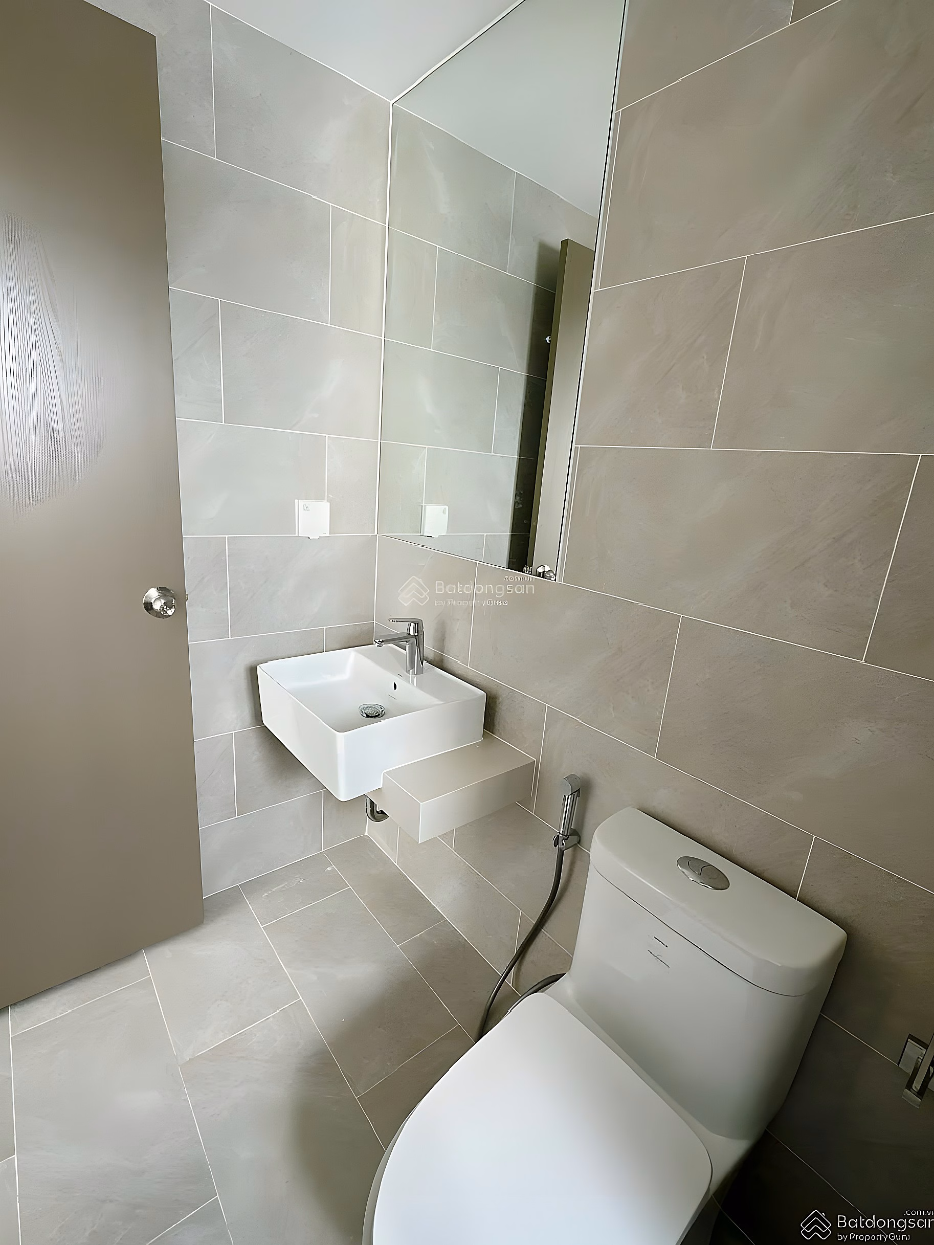 Westgate Apartment - Corner apartment 69m² with cool outside view - Urgent sale price 302 - Book ready to transfer immediately