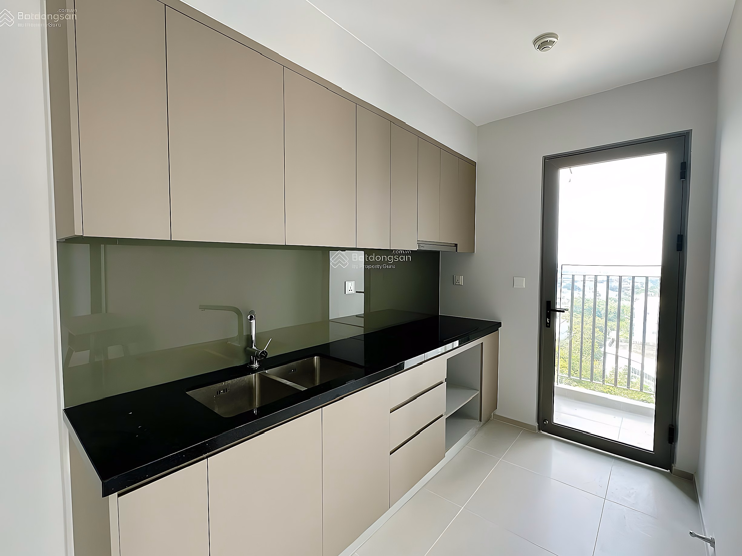 Westgate Apartment - Corner apartment 69m² with cool outside view - Urgent sale price 302 - Book ready to transfer immediately