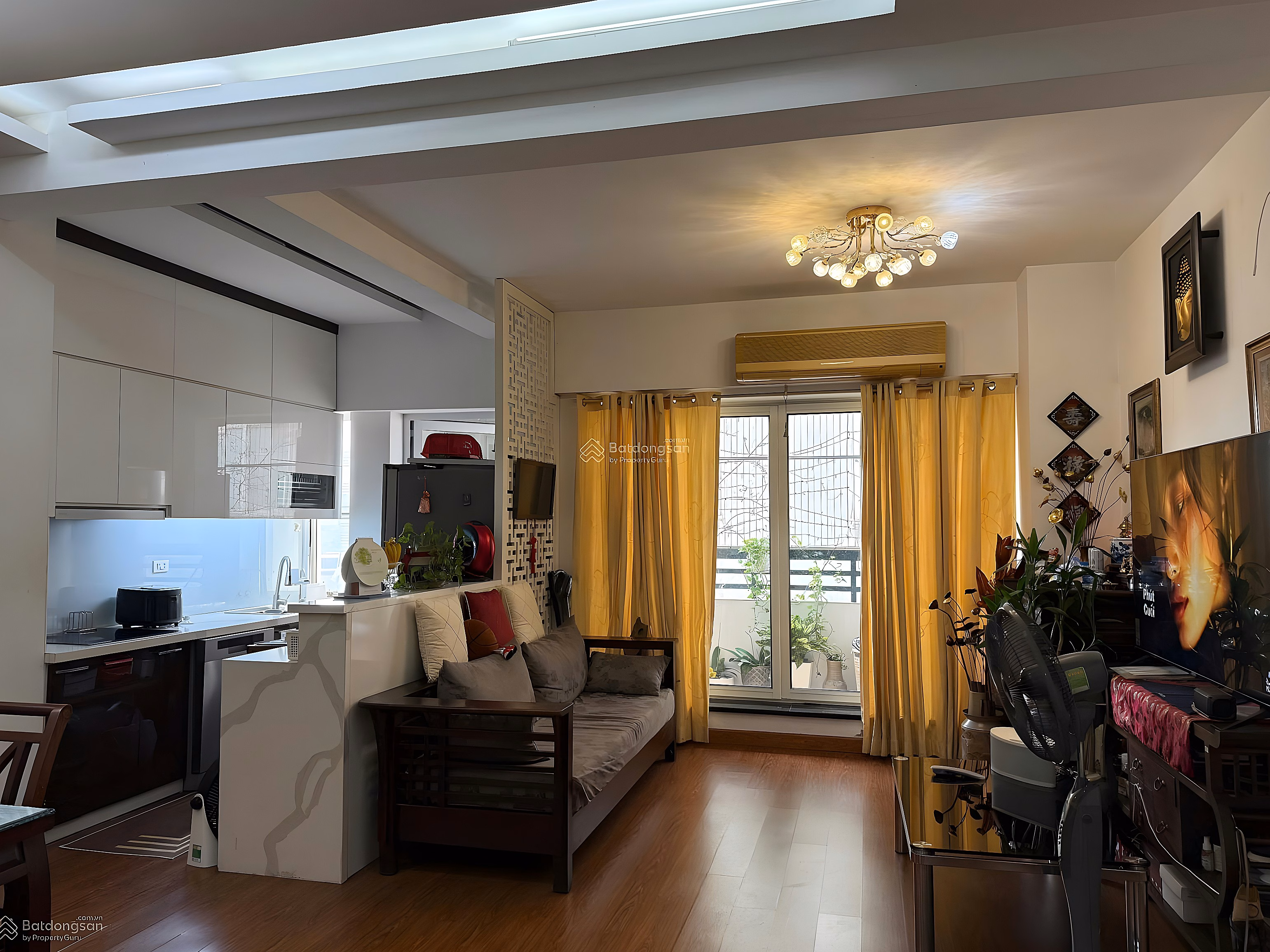 Apartment for sale at 10 Hoa Lu, 11.5 billion, 96m2, 3 bedrooms, 2 bathrooms, Hoa Lu apartment building, Hai Ba Trung district, Hanoi
