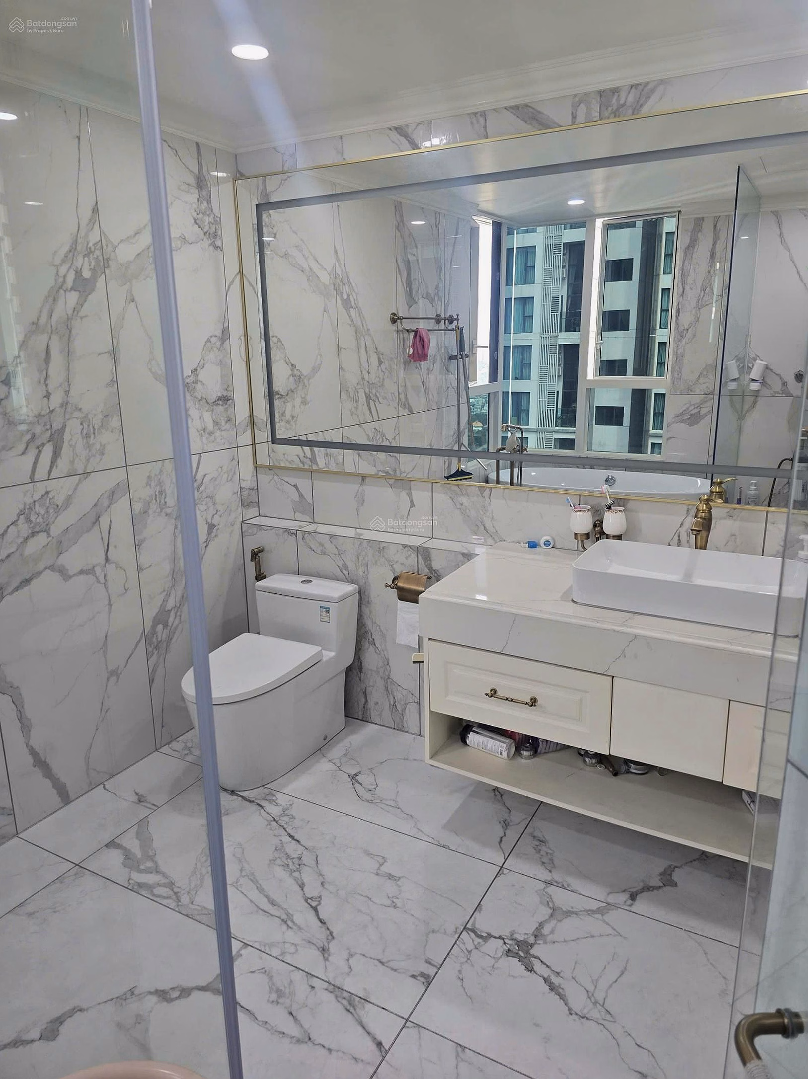4-bedroom apartment for rent, 218m2, direct river view at Feliz En Vista luxury apartment District 2