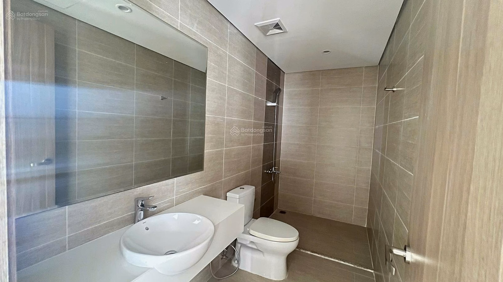 The only 3 bedroom S5 apartment to buy directly from investor TT 130 days at the best price on the market