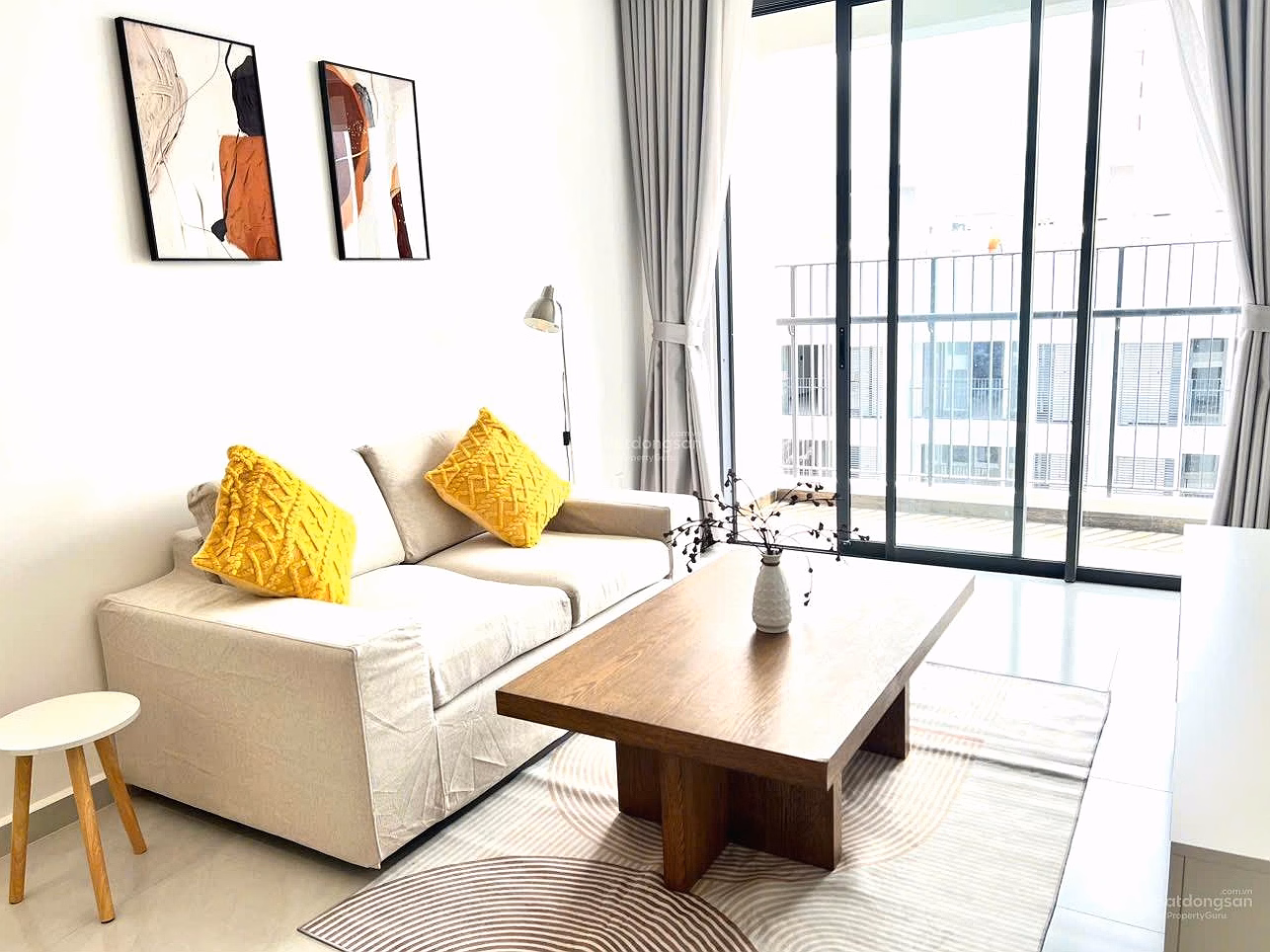 The owner wants to sell urgently 1 bedroom, 63m², fully furnished, new house not yet lived in, price 3 billion - 0963 631 *** see the house