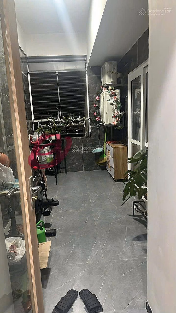 Selling 148m² apartment, using 141 m2, with 4 bedrooms, 3 bathrooms, 2 large, airy balconies