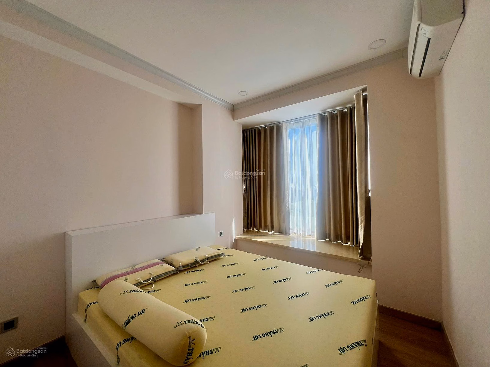 Hot! Super good price Midtown 2 bedrooms fully furnished only 9.1 billion Contact Lan 0906 743 ***