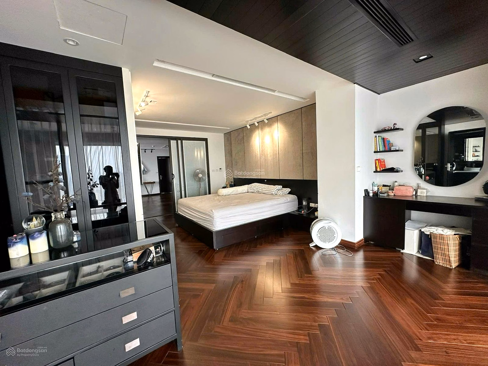 Unique and unique duplex apartment at FLC Cau Giay. Have your transaction book ready now