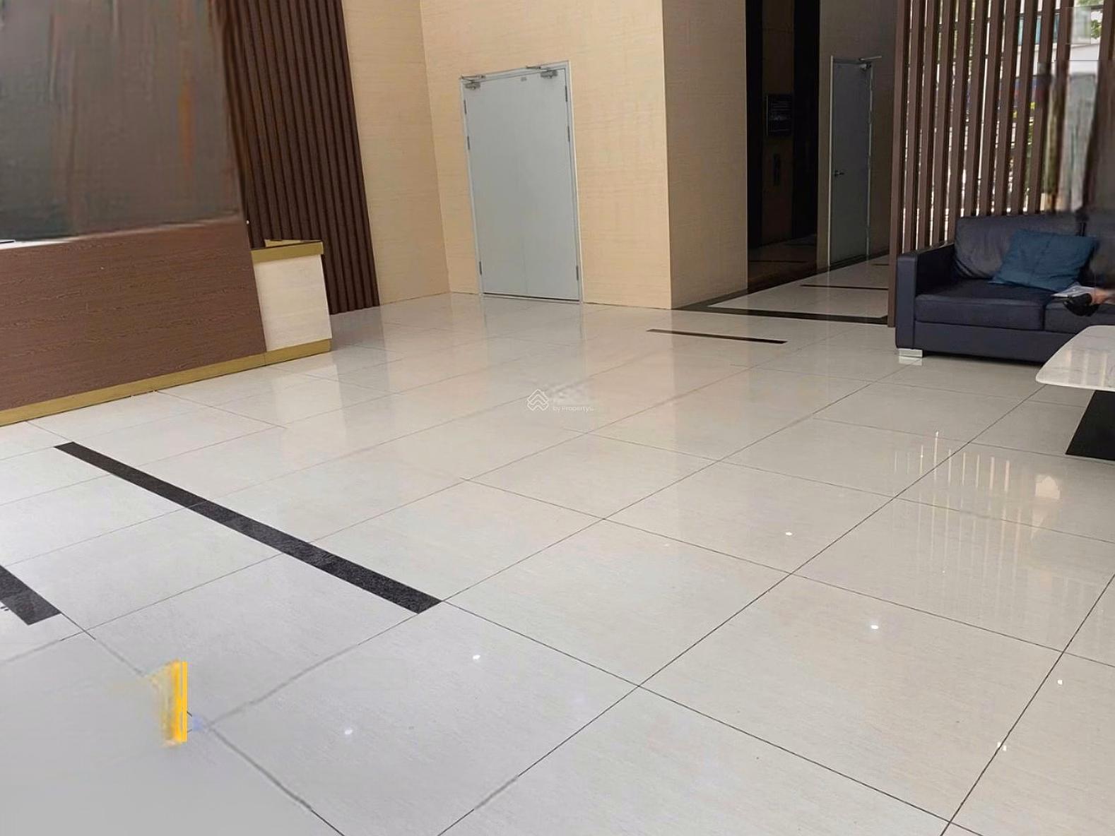 The owner's management board sent Stellar Garden to Nguy Nhu Kon Tum to rent out 120m² with beautiful furniture at a cheap price
