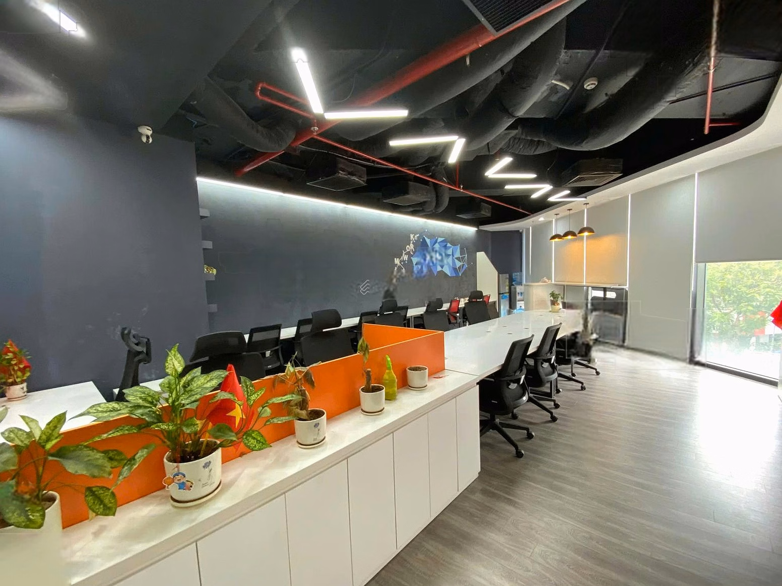 The owner's management board sent Stellar Garden to Nguy Nhu Kon Tum to rent out 120m² with beautiful furniture at a cheap price