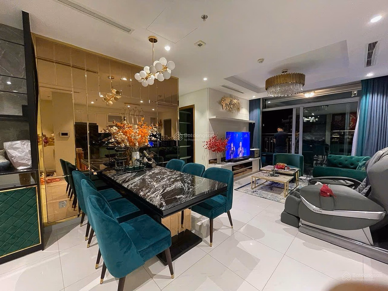Owner moving to settle down, urgently selling 3 bedrooms for 13.5 billion Area: 118m2, nice view at Vinhomes Central Park