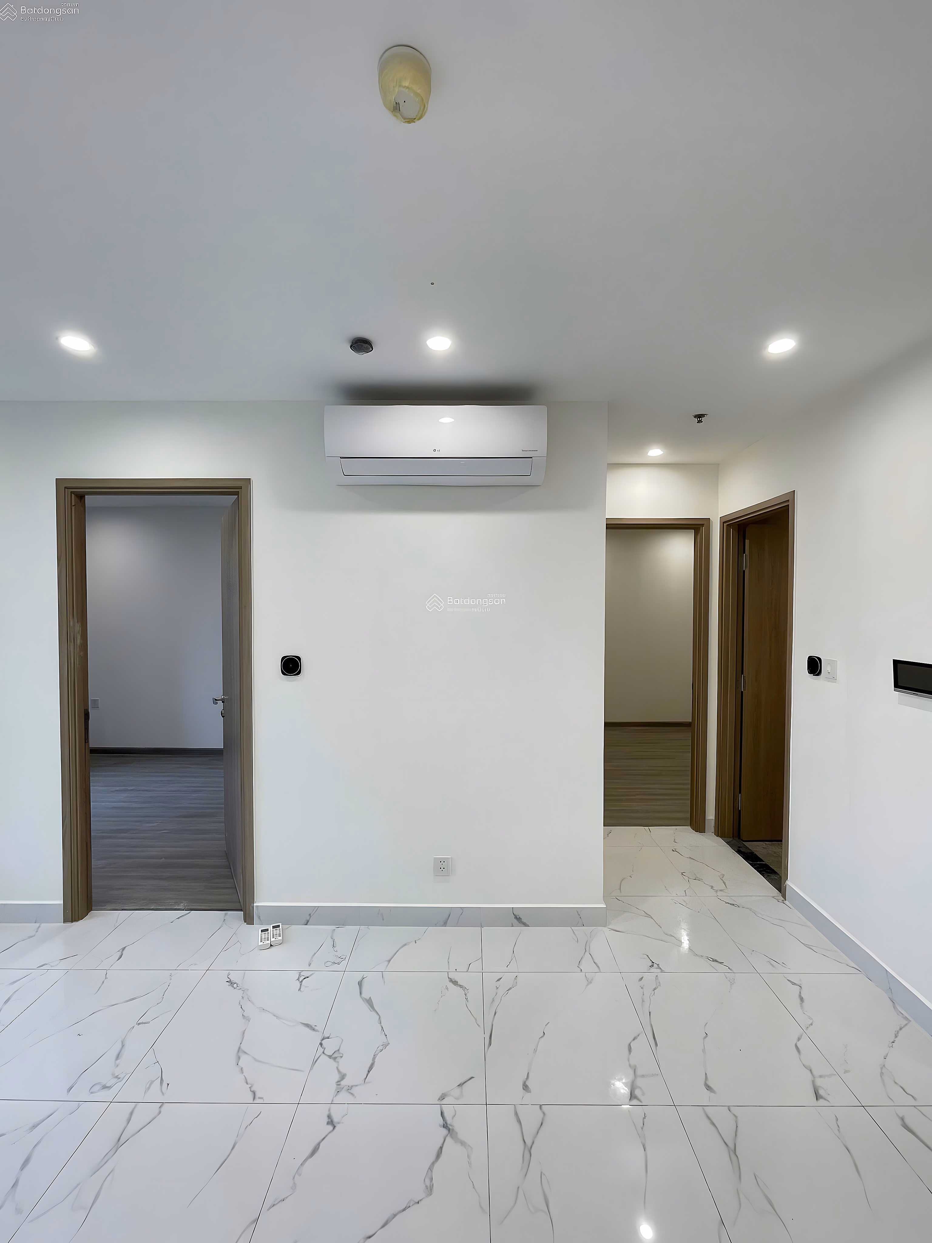 Cheapest 2 bedroom 2 bathroom apartment in Beverly Solary subdivision, price only 3 billion 099 Vinhomes District 9