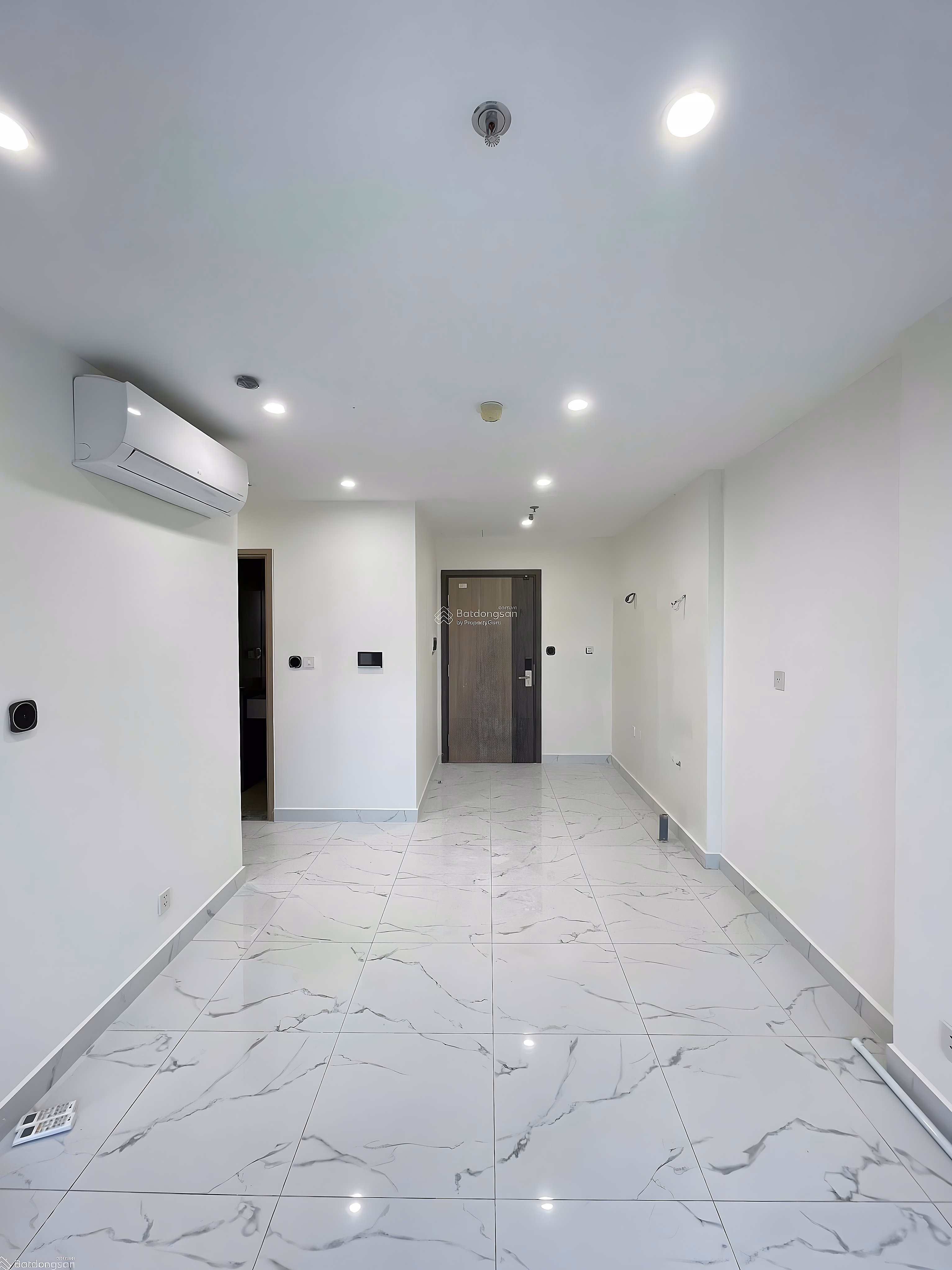 Cheapest 2 bedroom 2 bathroom apartment in Beverly Solary subdivision, price only 3 billion 099 Vinhomes District 9
