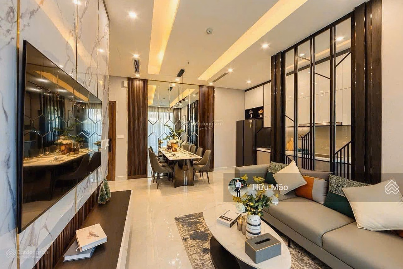 Owner offers to sell CHCC Res 11 right at Dam Sen District 11, area 84m2, 2 bedrooms, 2 bathrooms, corner apartment, price 5.2 billion, red book Contact: E Mao
