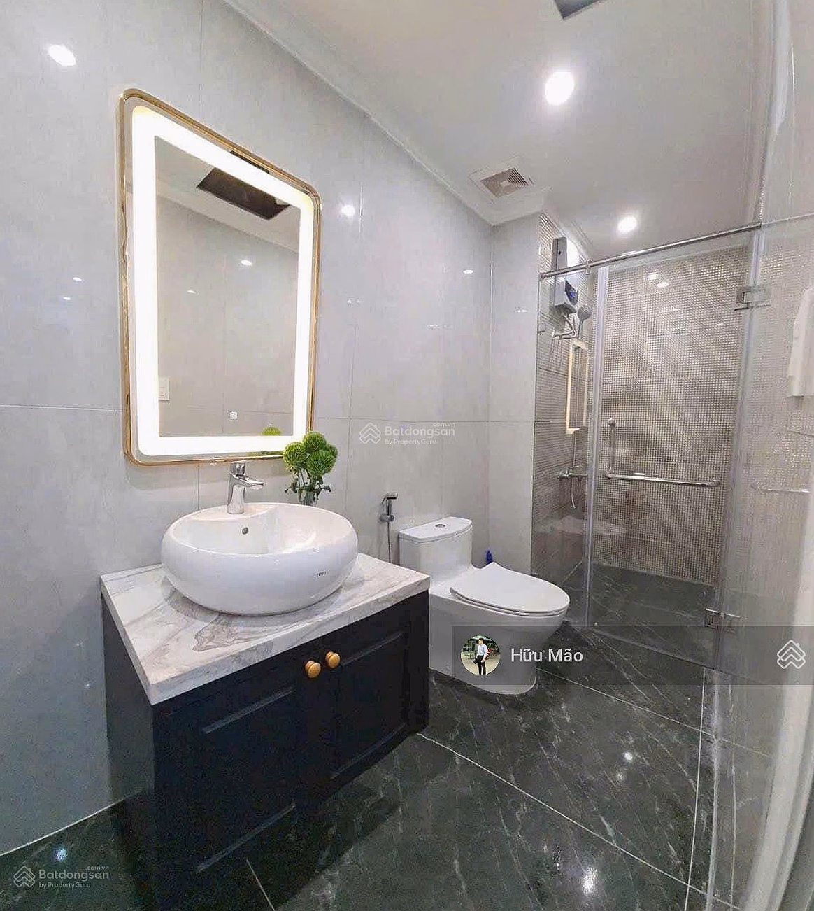 Owner offers to sell CHCC Res 11 right at Dam Sen District 11, area 84m2, 2 bedrooms, 2 bathrooms, corner apartment, price 5.2 billion, red book Contact: E Mao