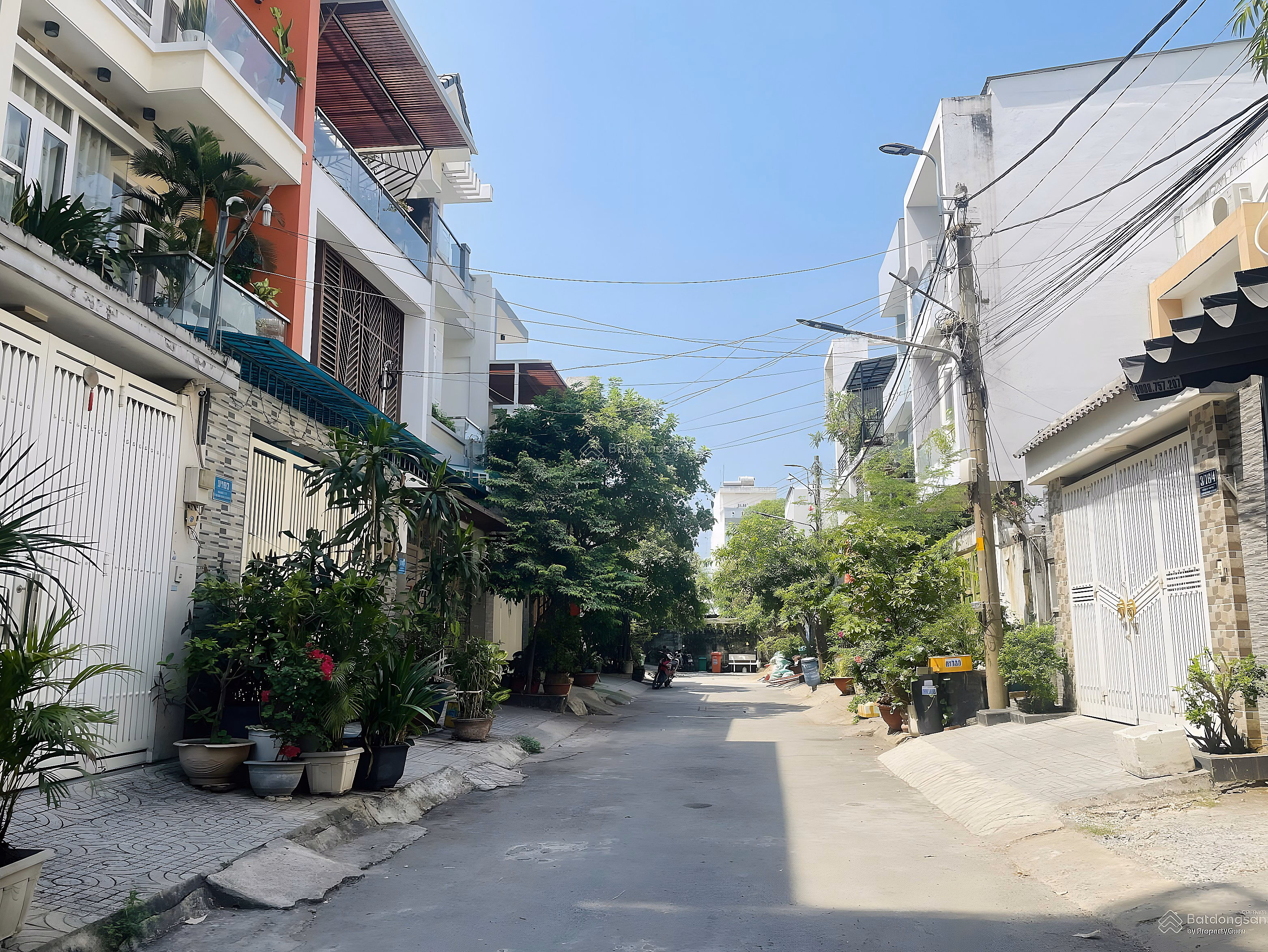OWNER SENDS LAND LOT 37 HIEP BINH STREET - 8M ROAD WITH SIDEWALK - HIGH RISE CONSTRUCTION