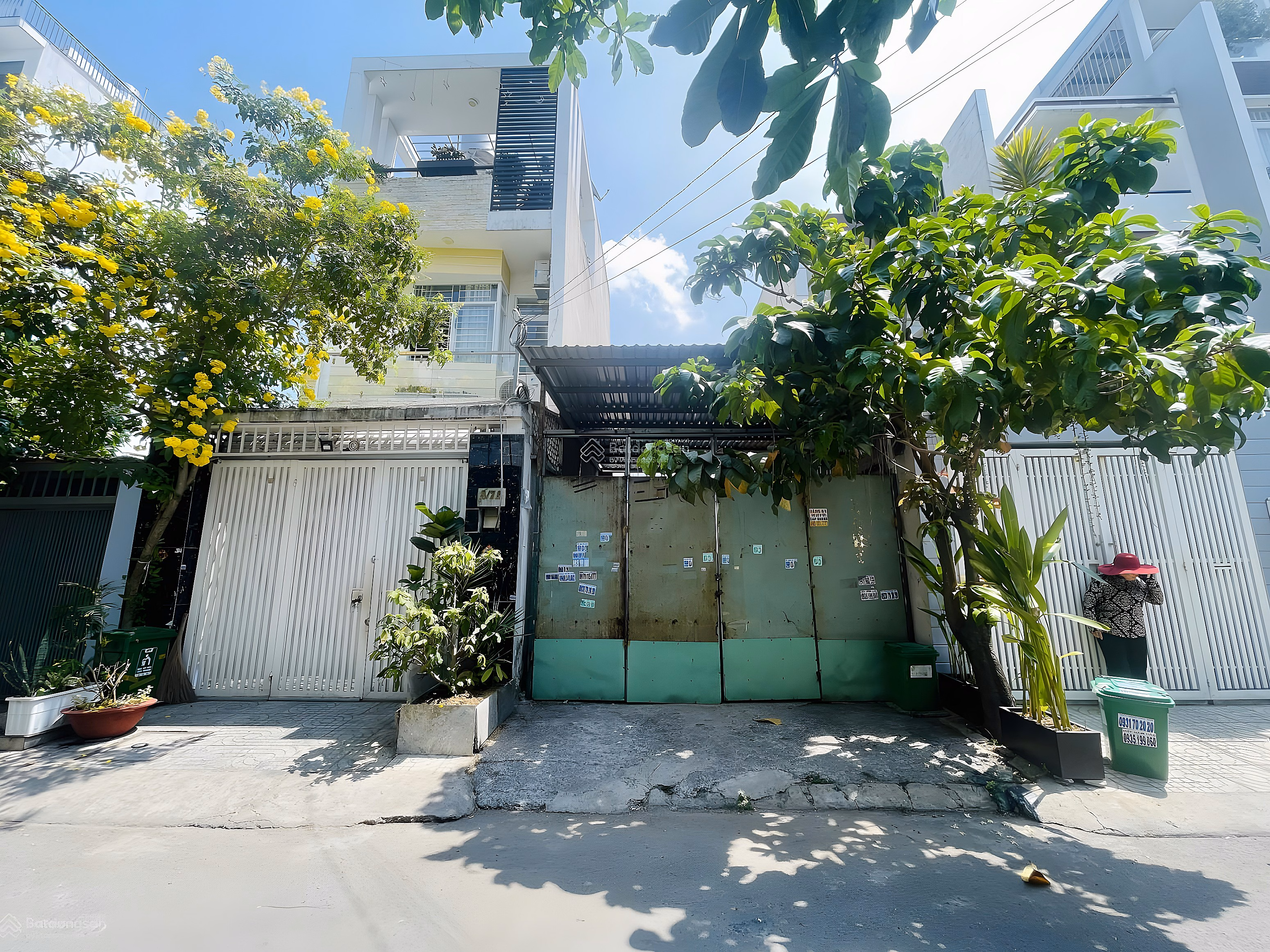 OWNER SENDS LAND LOT 37 HIEP BINH STREET - 8M ROAD WITH SIDEWALK - HIGH RISE CONSTRUCTION