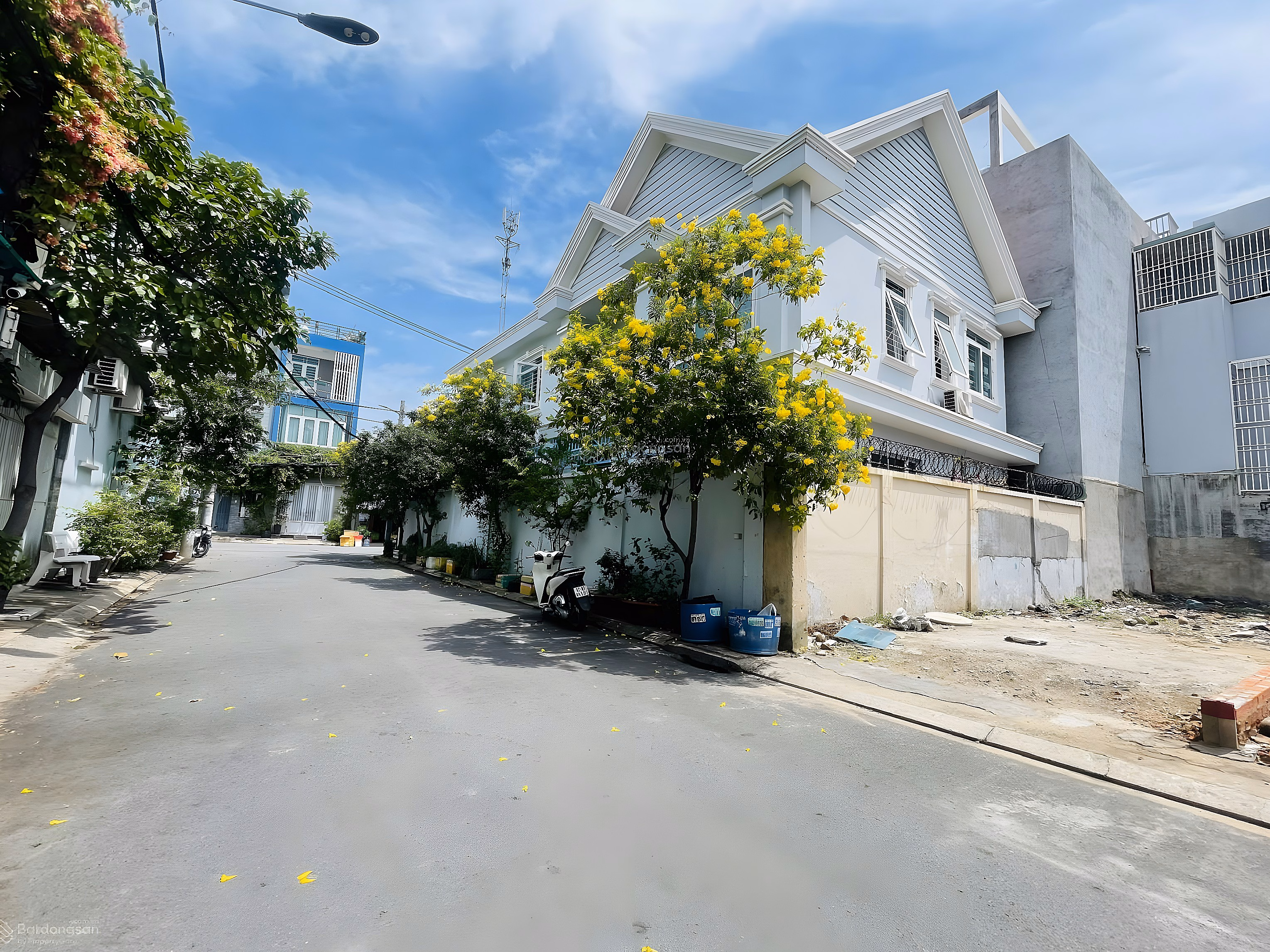 OWNER SENDS LAND LOT 37 HIEP BINH STREET - 8M ROAD WITH SIDEWALK - HIGH RISE CONSTRUCTION