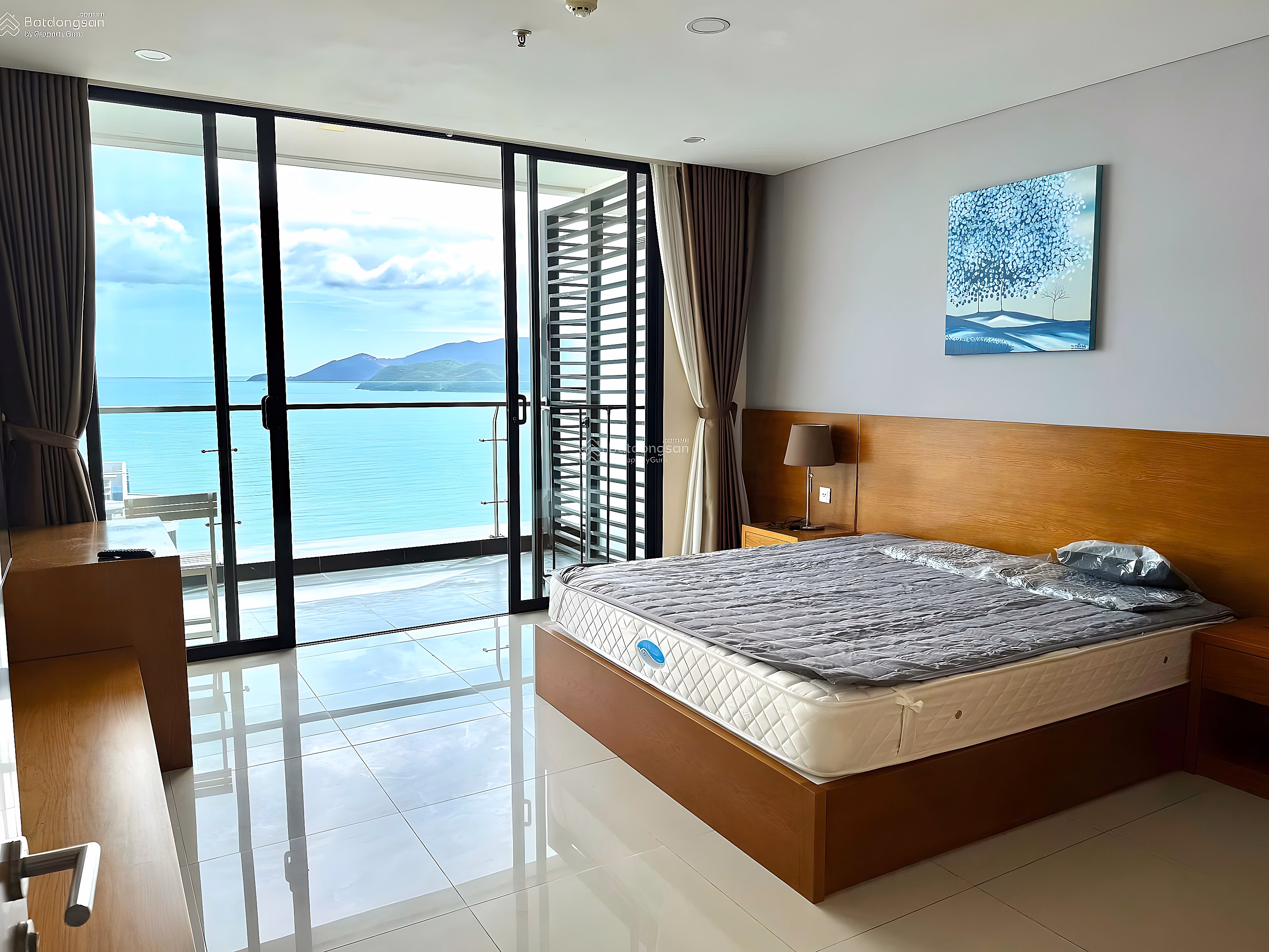 Maple beach apartment for sale, high floor, sea view