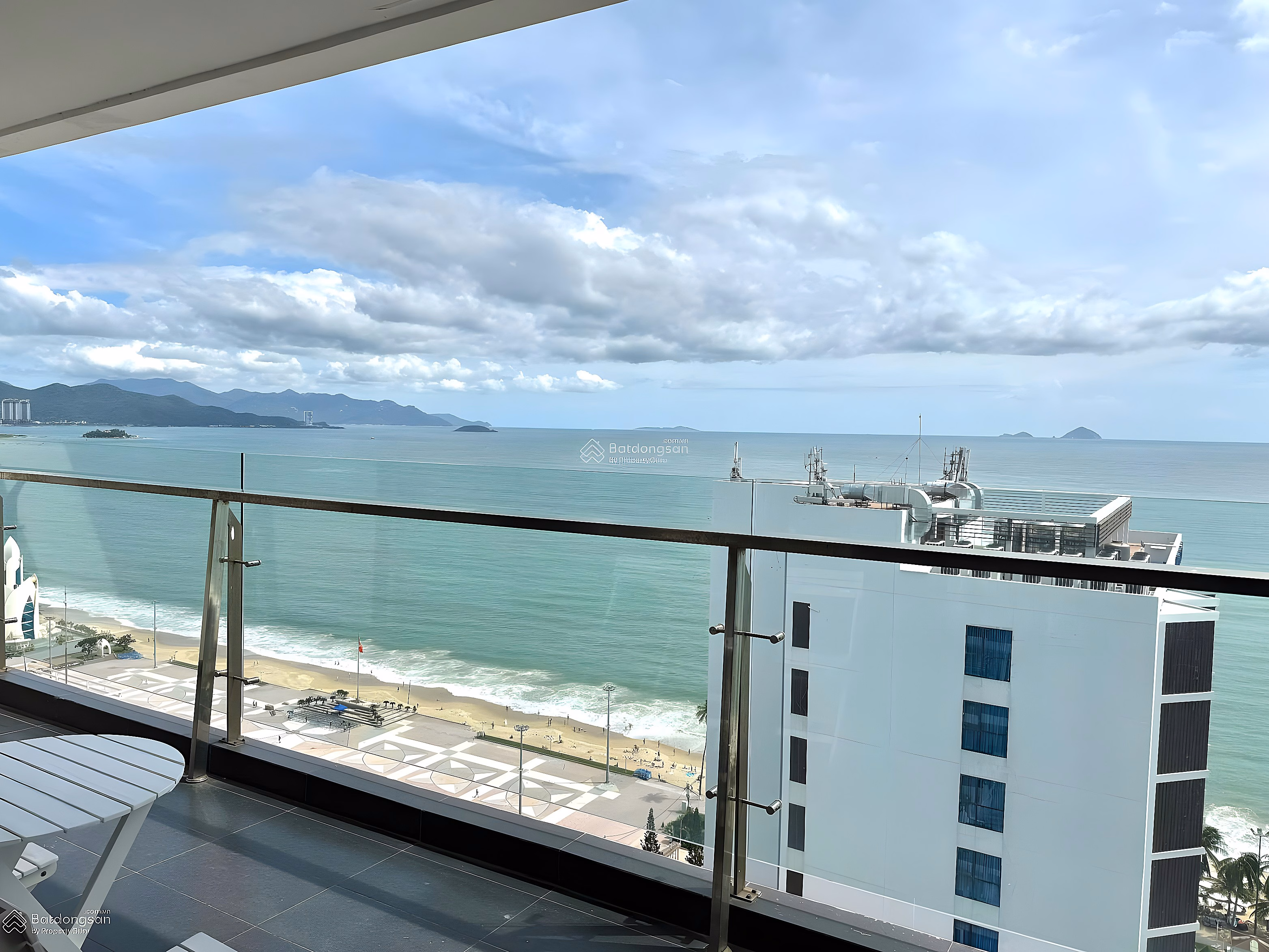 Maple beach apartment for sale, high floor, sea view