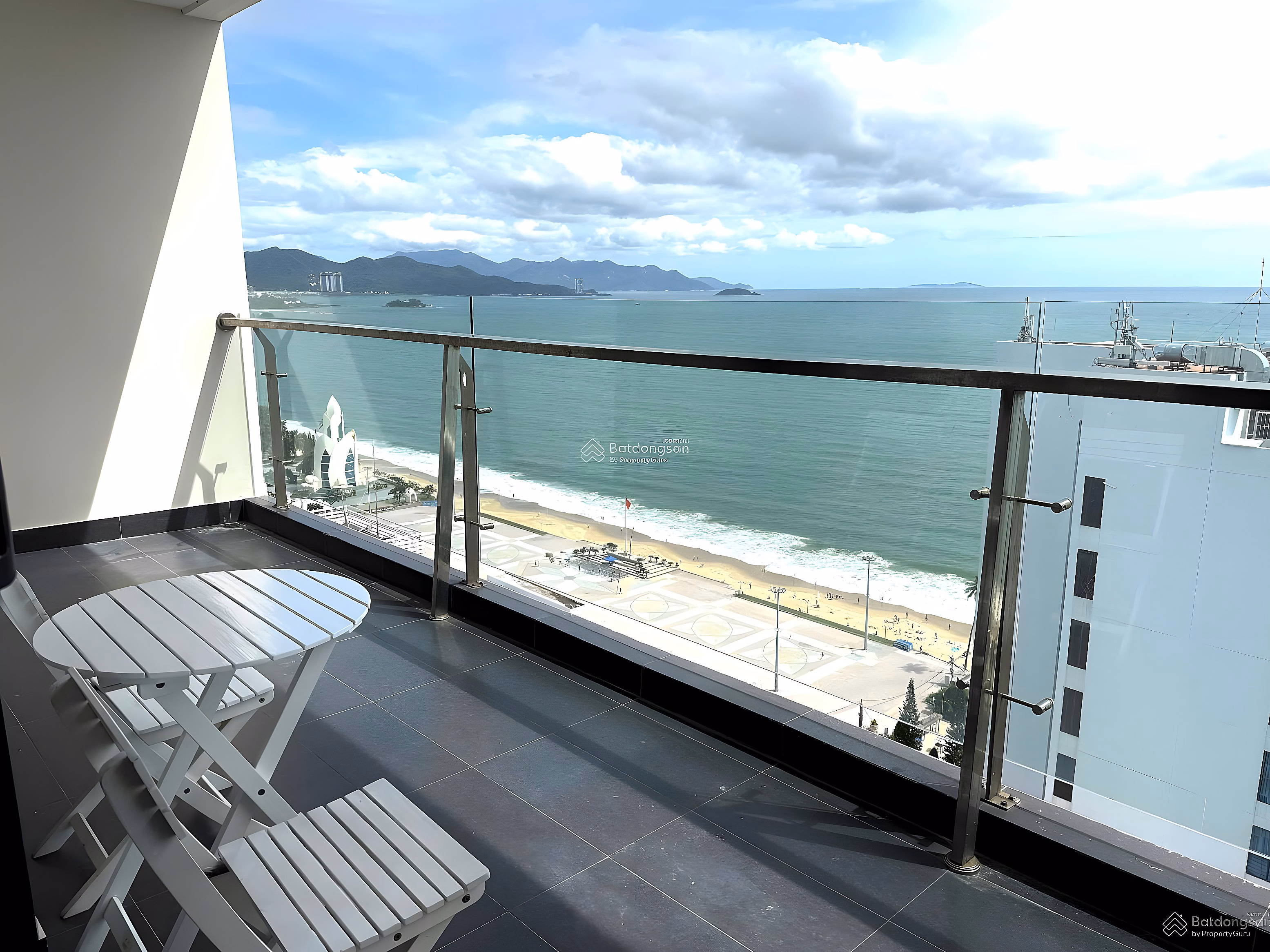 Maple beach apartment for sale, high floor, sea view
