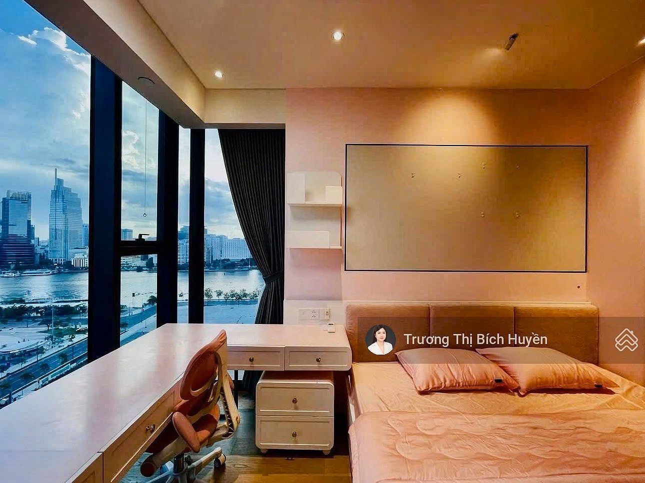FOR SALE 2 BR OPERA CORNER APARTMENT - HIGH FLOOR - RIVER VIEW DISTRICT 1 - BEST PRICE FOR ONLY 35 BILLION