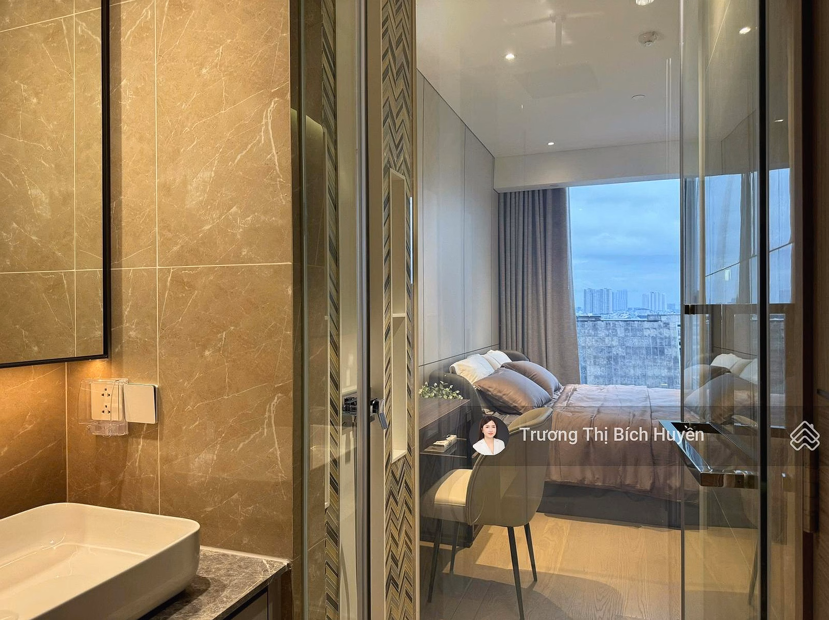 2 BR OPERA CORNER APARTMENT FOR SALE - HIGH FLOOR - RIVER VIEW DISTRICT 1 - BEST PRICE ONLY 28 BILLION
