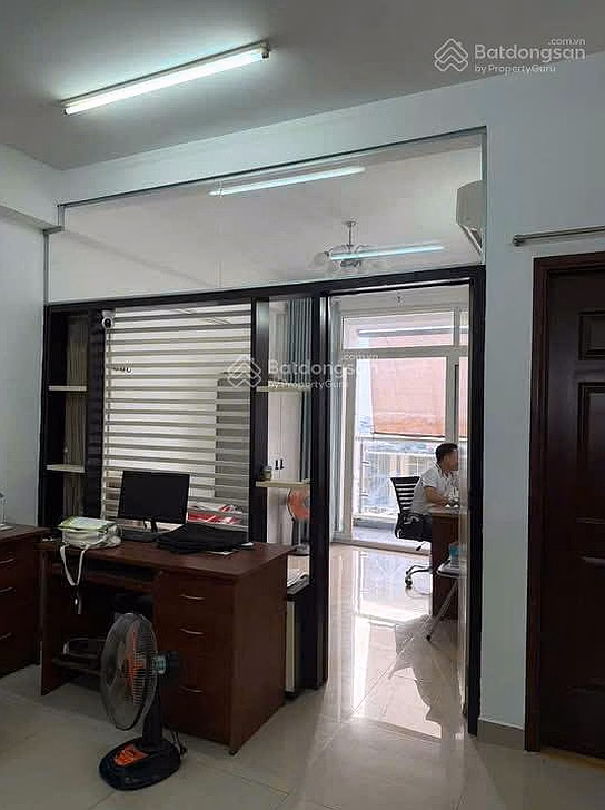 The owner is moving to settle down and needs to sell the 2 bedroom, 2 bathroom apartment in Phu Dat apartment urgently