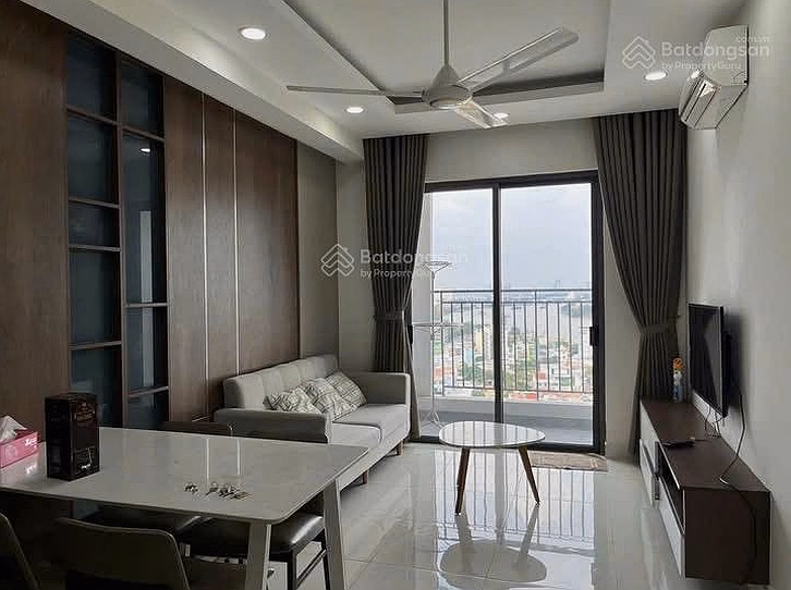 The owner needs money to sell the Wilton Tower 2 bedroom 2 bathroom apartment