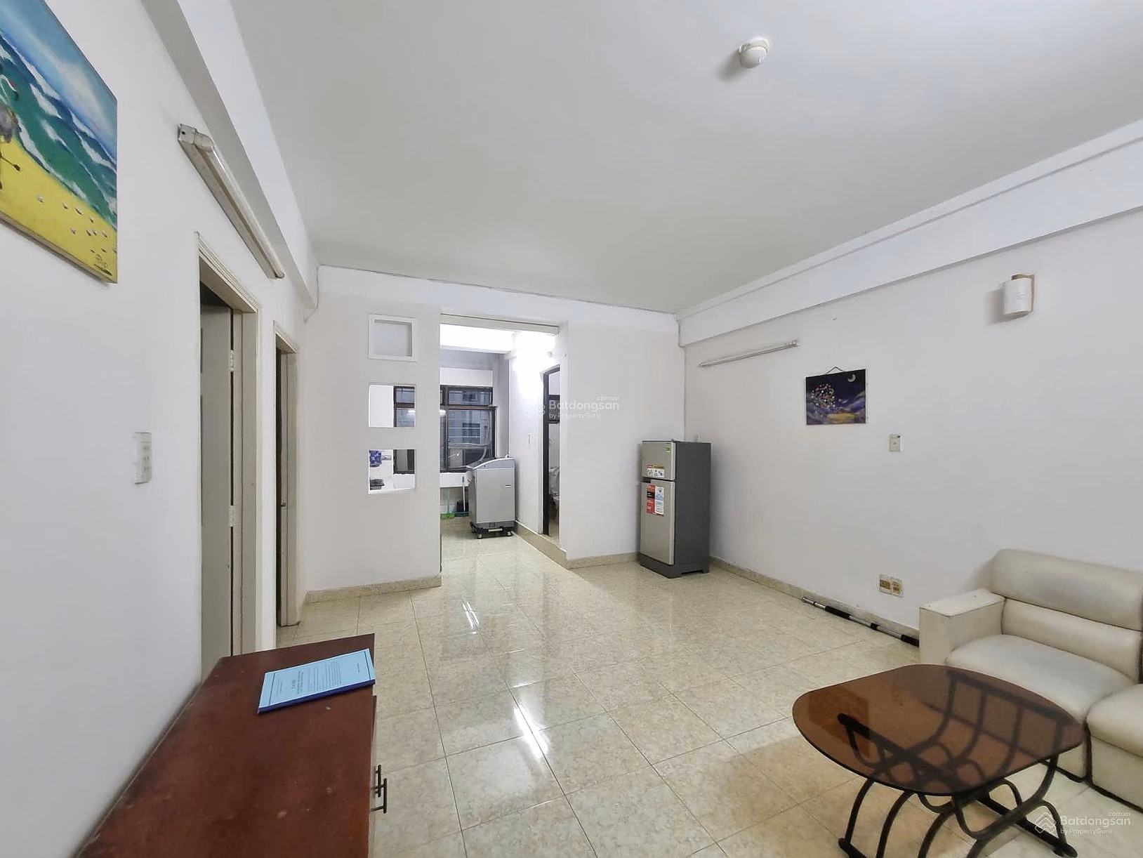 Selling 2 bedroom 1 bathroom apartment, number 1 Ton That Thuyet, Ward 1Q4, bright and airy. Contact 0917 566 ***. Price 3.6 billion SH etc