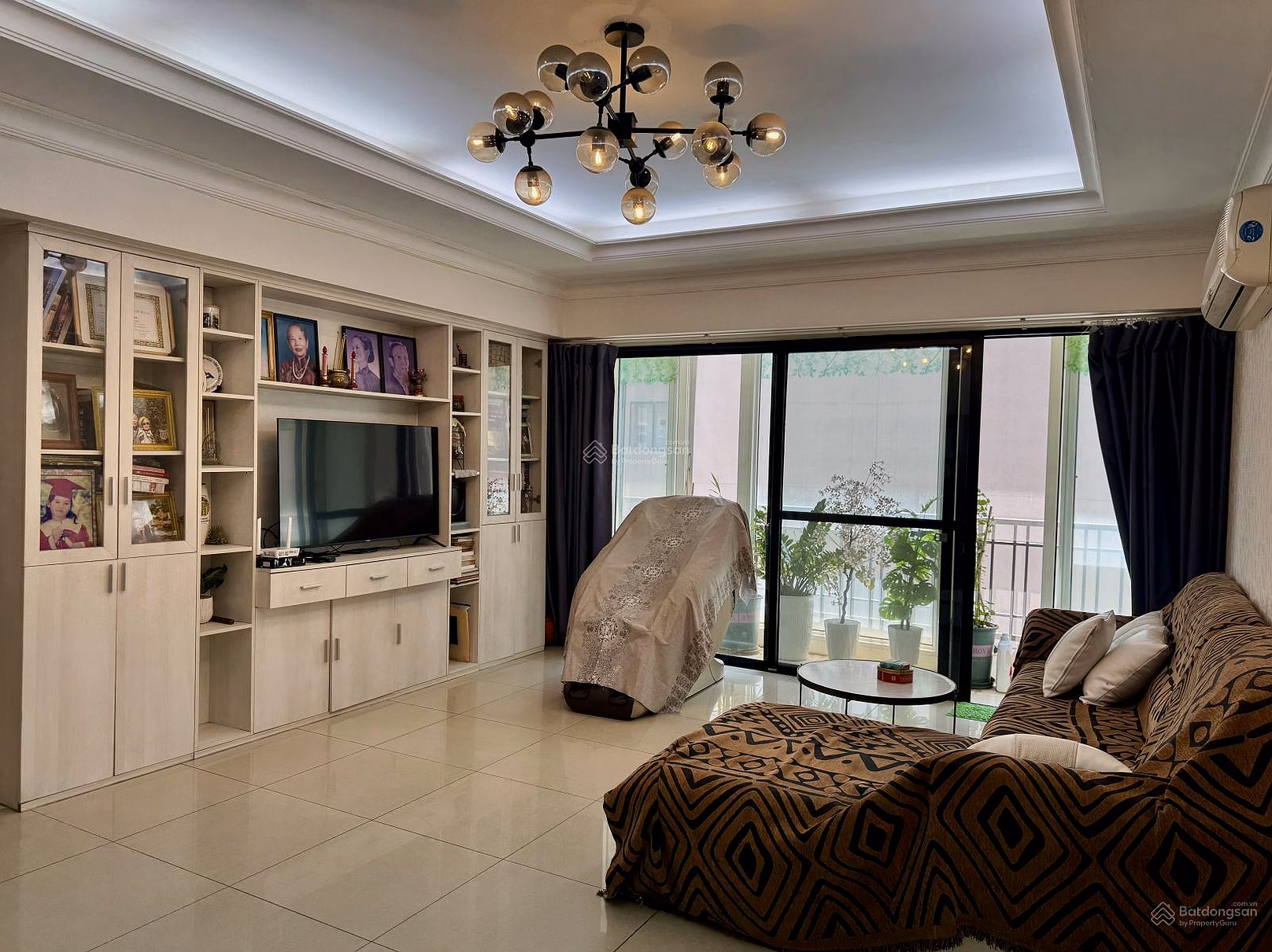 The owner sells the apartment on the 10th floor of Cantavil An Phu - District 2