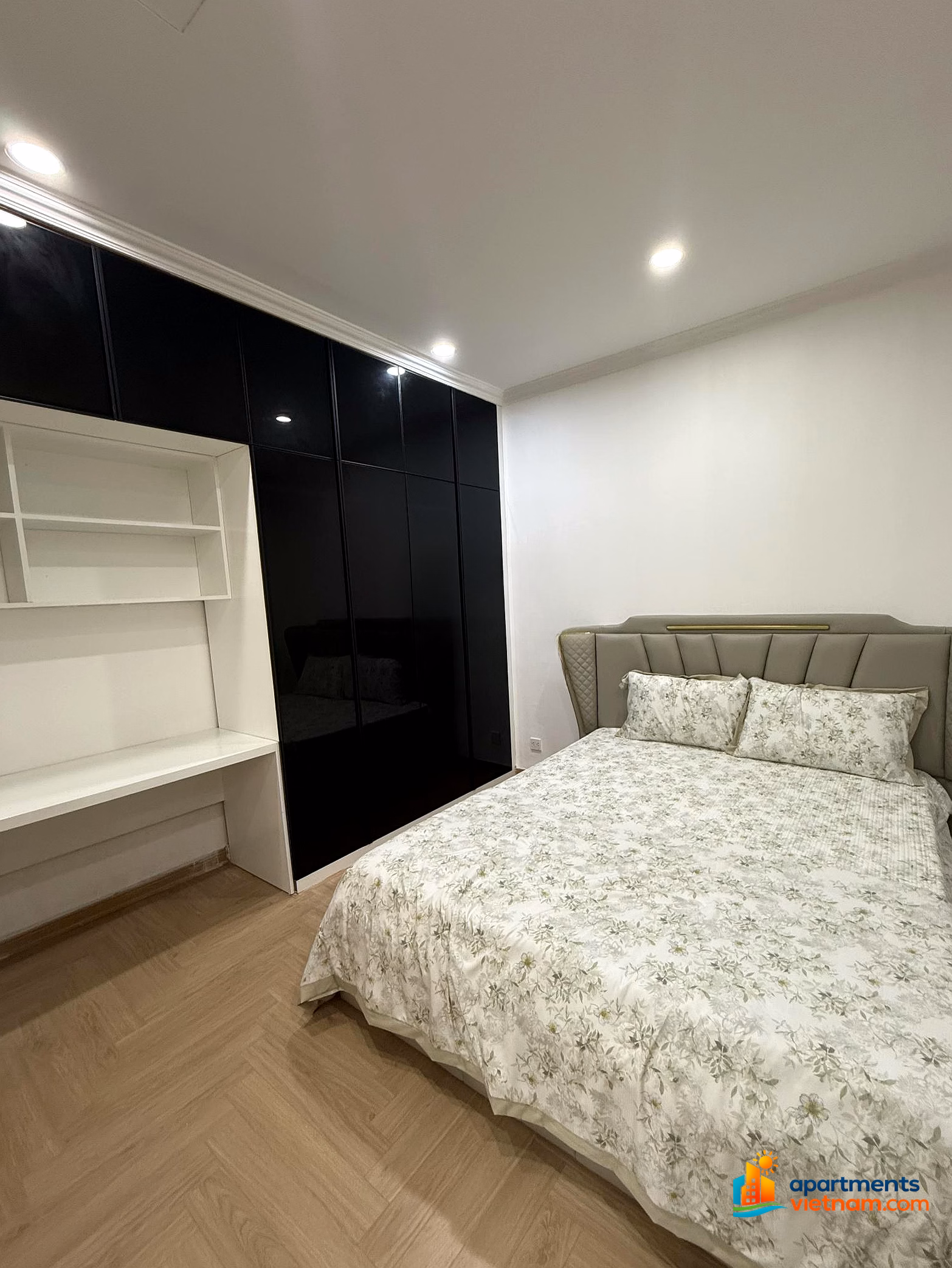 Only apartment for rent in Royal City, 20 million, 131m2, 3 bedrooms, 3 bathrooms