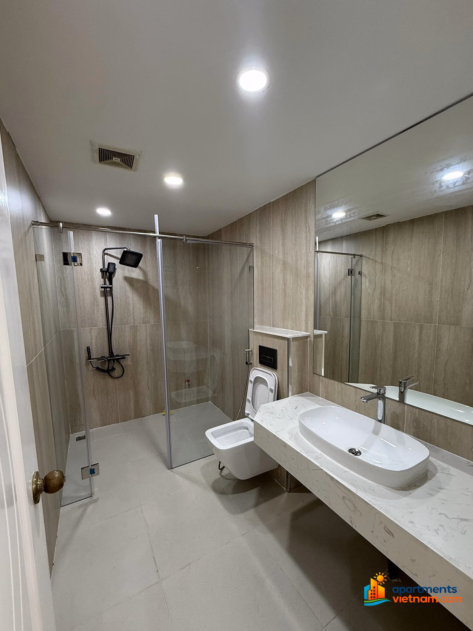 Only apartment for rent in Royal City, 20 million, 131m2, 3 bedrooms, 3 bathrooms