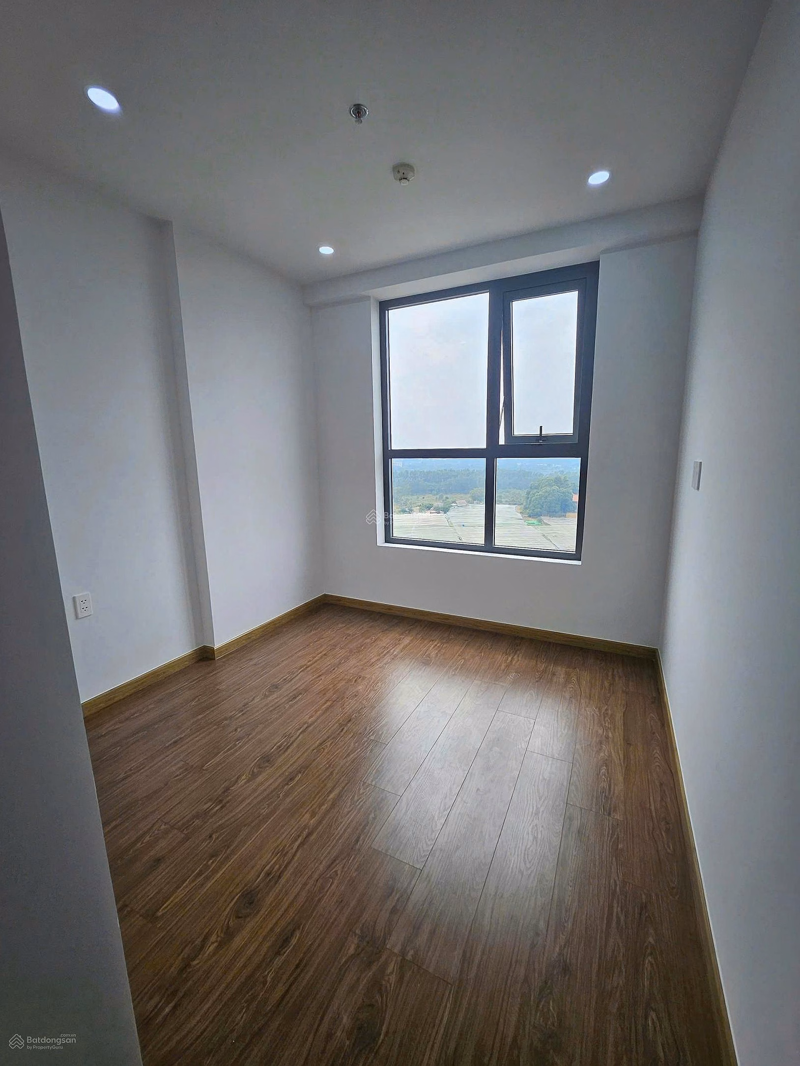 Apartment for sale with 2 bedrooms, 2 bathrooms, 52m2 in Thong Nhat, City. Thu Duc, super bargain price of 2.4 billion
