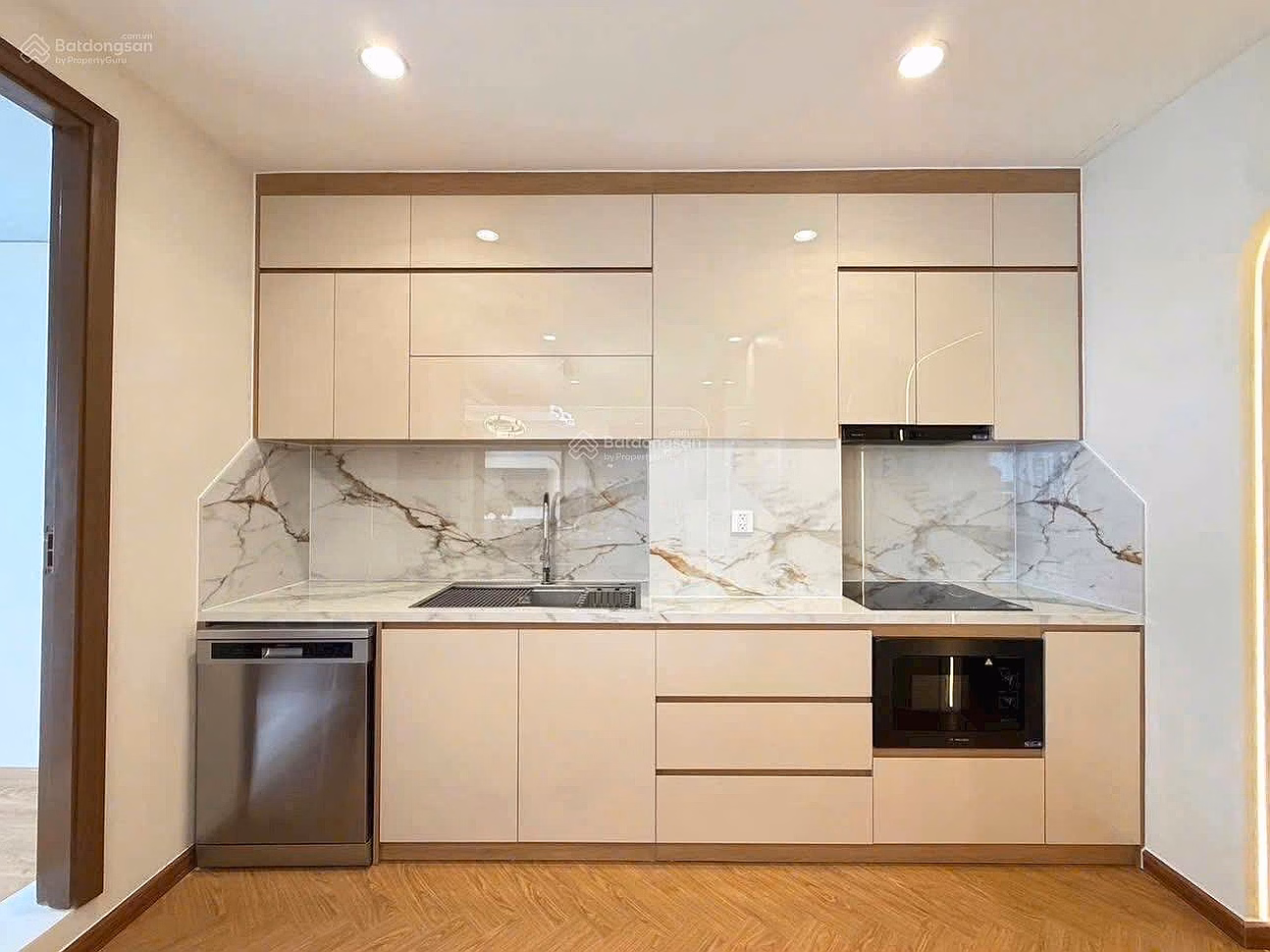 The owner needs to find a good renter for 2 bedrooms, priced at 20 million/month, area: 85m² at Vinhomes Central Park