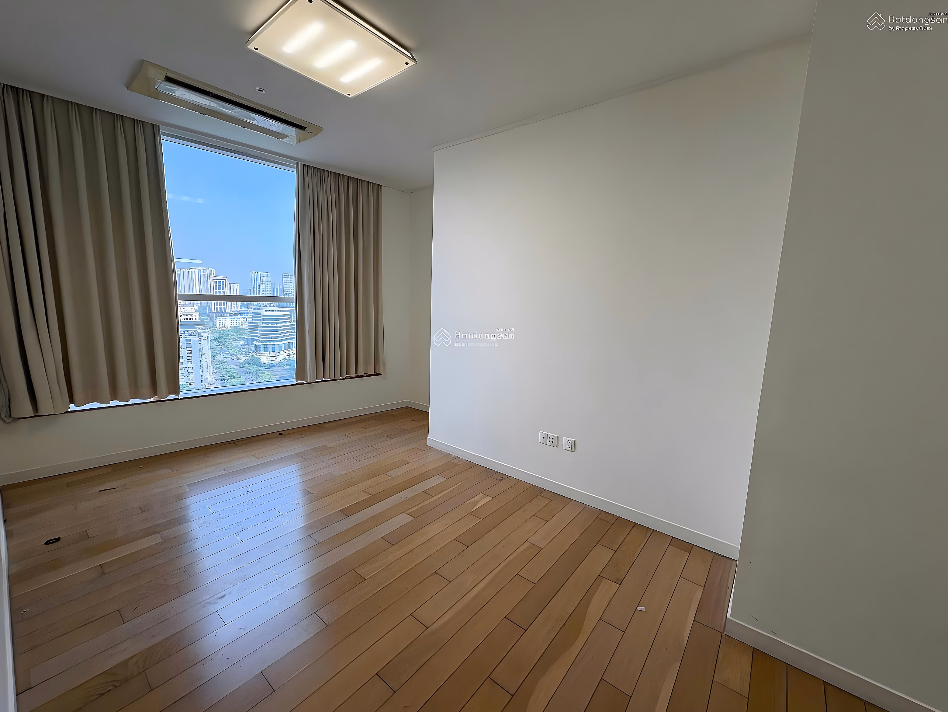 Apartment for rent with 3 bedrooms, 2 bathrooms, can be used as office, at Keangnam Hanoi Landmark Tower, preferential price 34 million, 110m2
