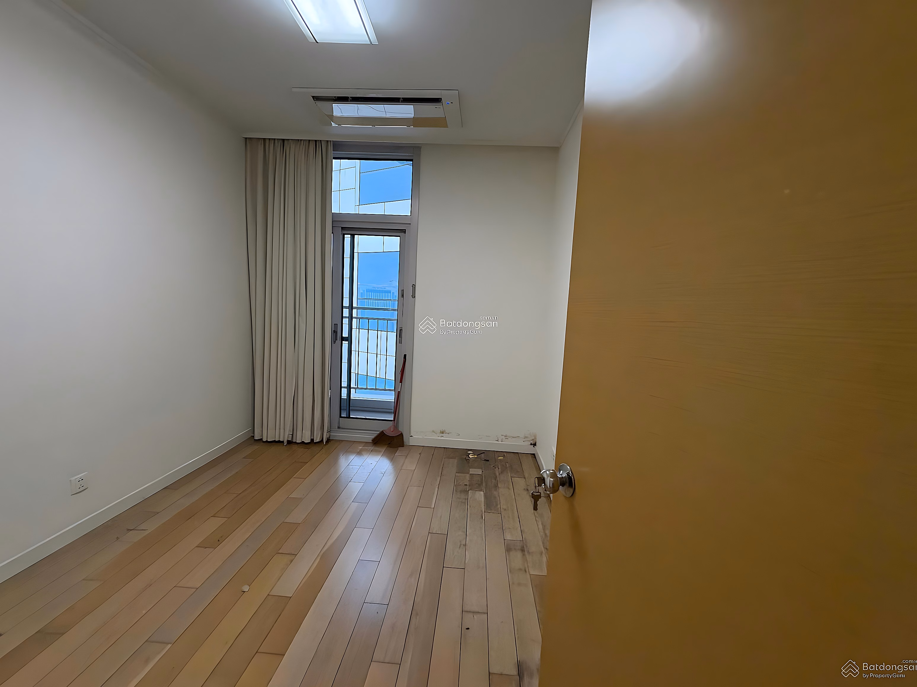 Apartment for rent with 3 bedrooms, 2 bathrooms, can be used as office, at Keangnam Hanoi Landmark Tower, preferential price 34 million, 110m2