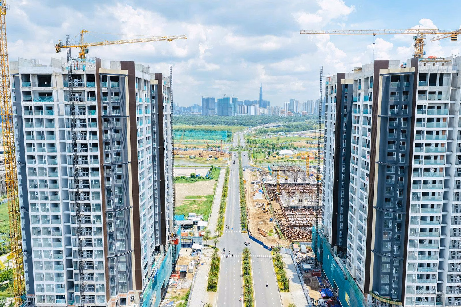 Selling The Global City 3-bedroom apartment, corner unit facing Southeast, direct view of Canal and Nhac Nuoc